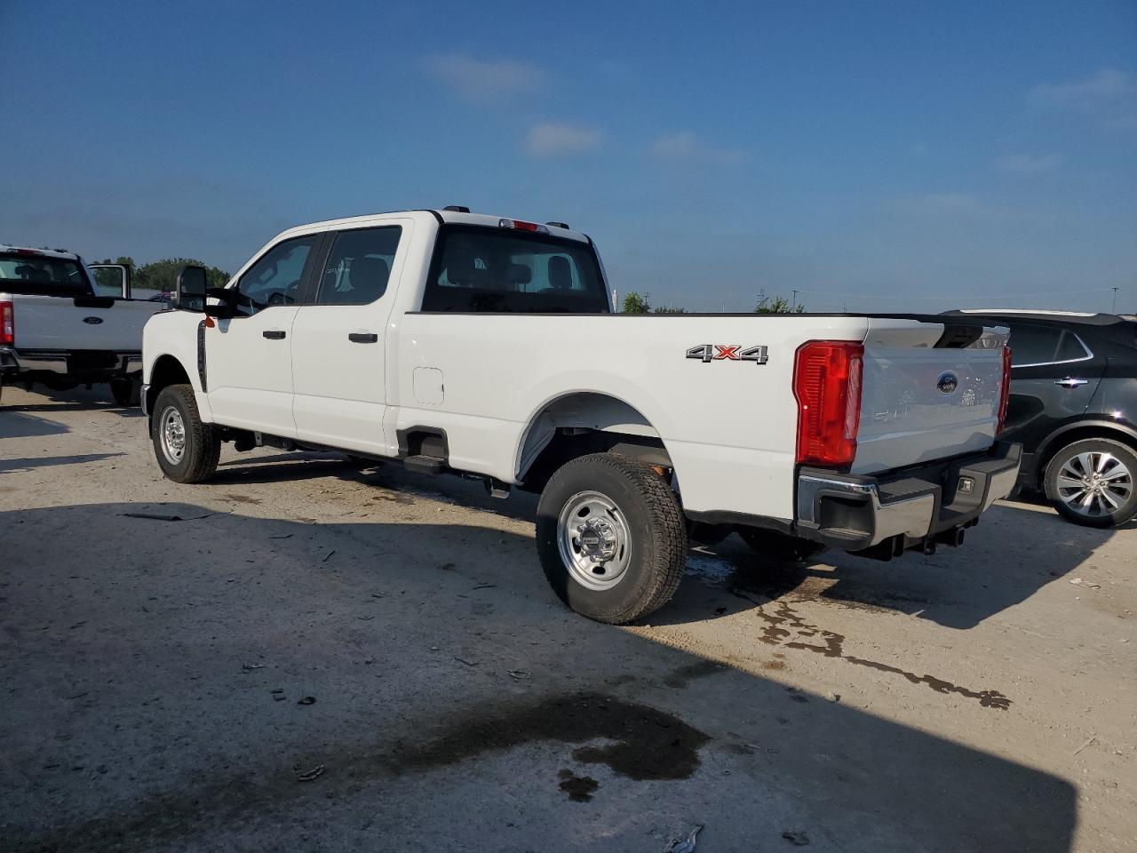 2023 Ford F250 Super Duty - Фото 2