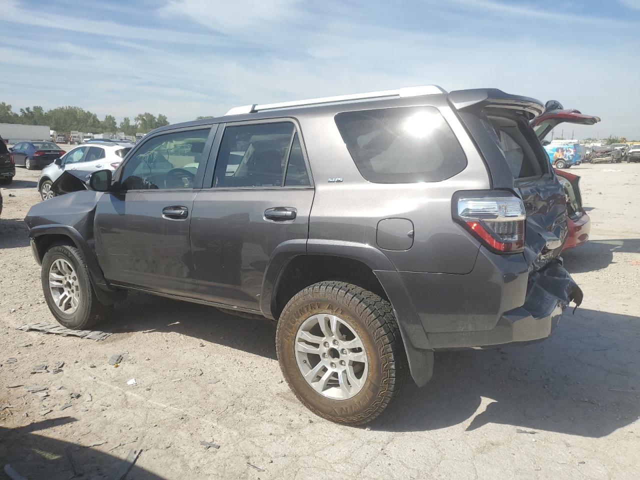 2017 Toyota 4Runner Sr5/Sr5 Premium - Image 2