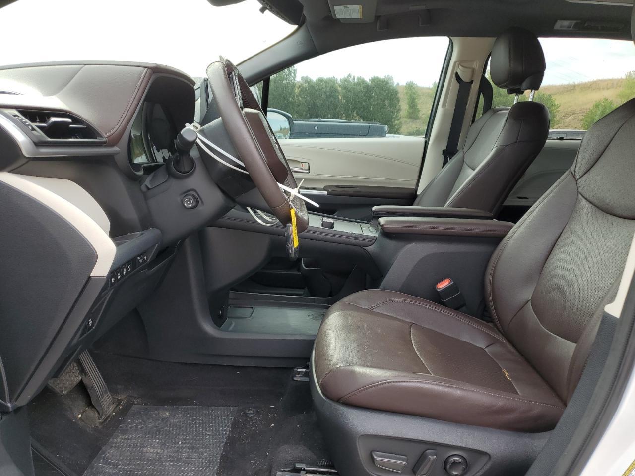 2023 Toyota Sienna Limited - Image 7