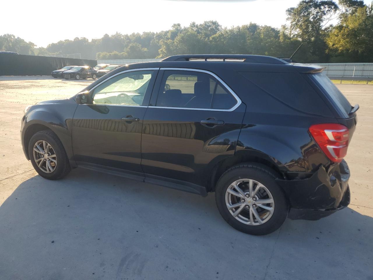 2017 Chevrolet Equinox Lt - Image 2