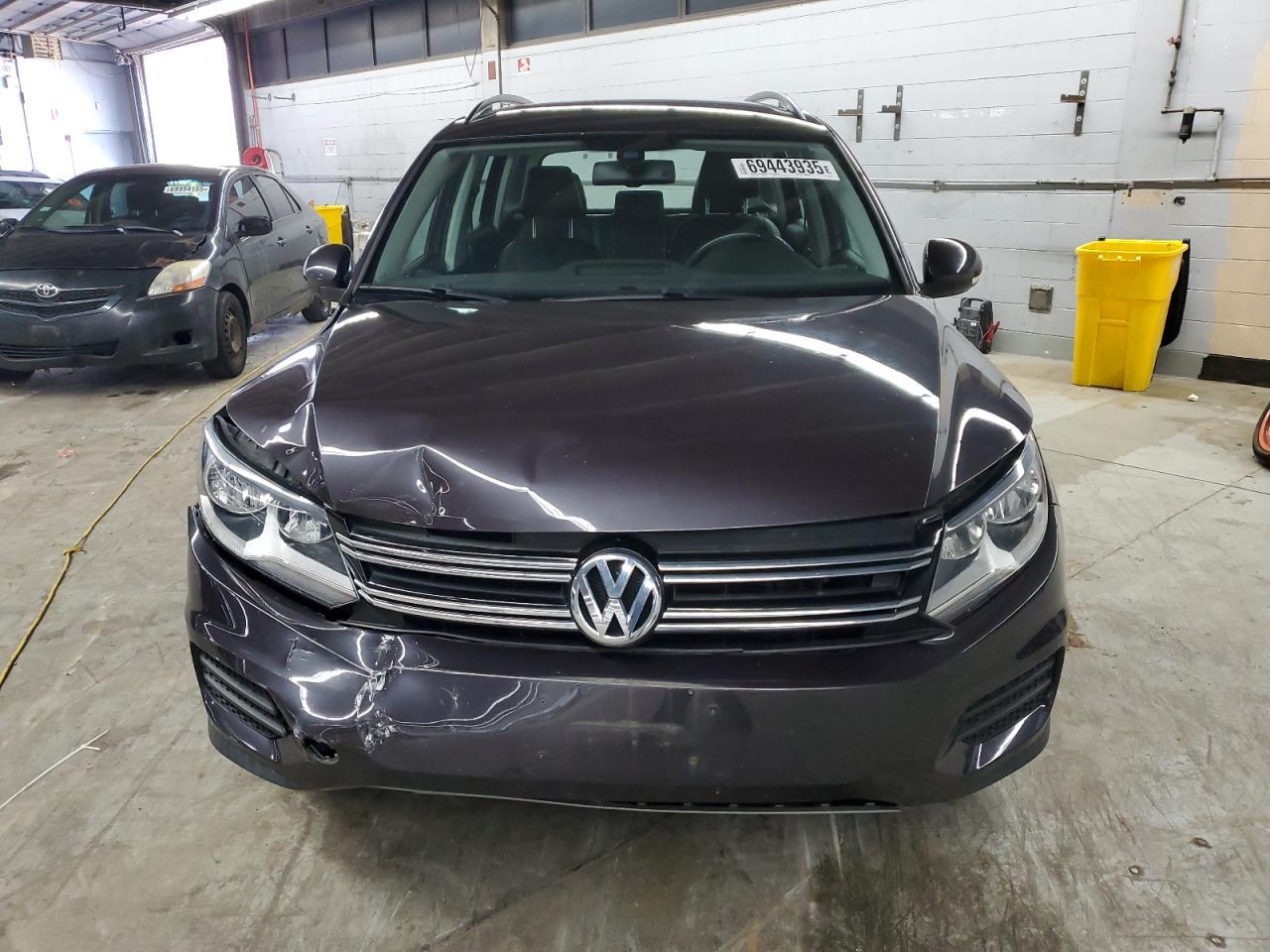 2016 Volkswagen Tiguan S - Фото 5
