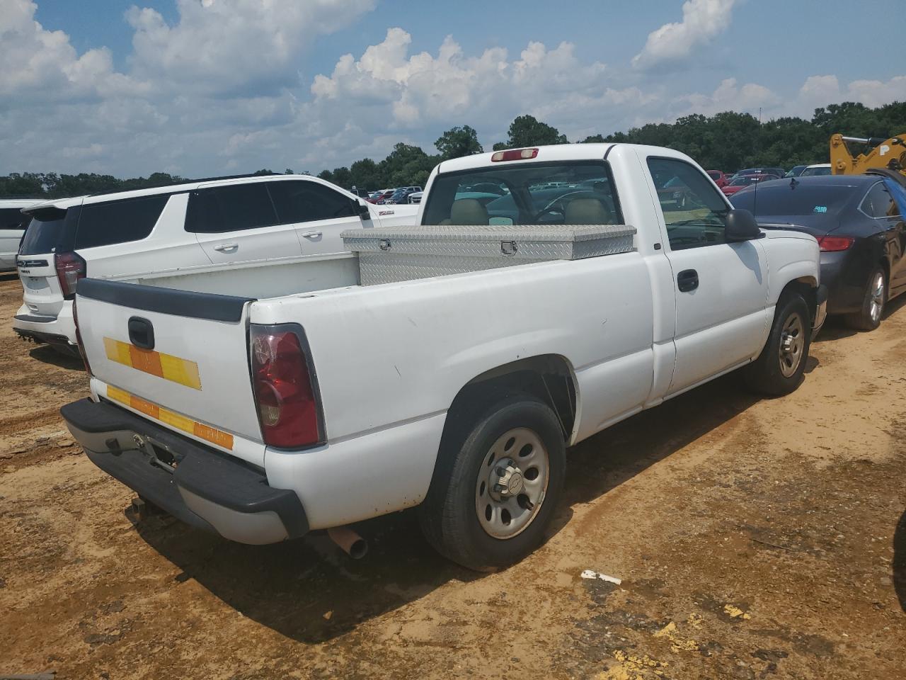 2005 Chevrolet Silverado C1500 - Image 3