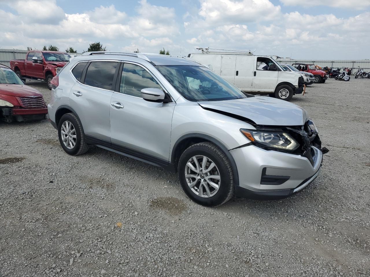 2019 Nissan Rogue S - Фото 4