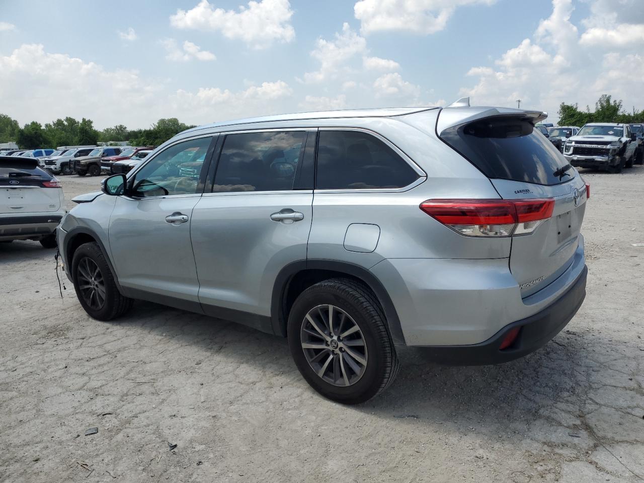 2019 Toyota Highlander Se - Фото 2