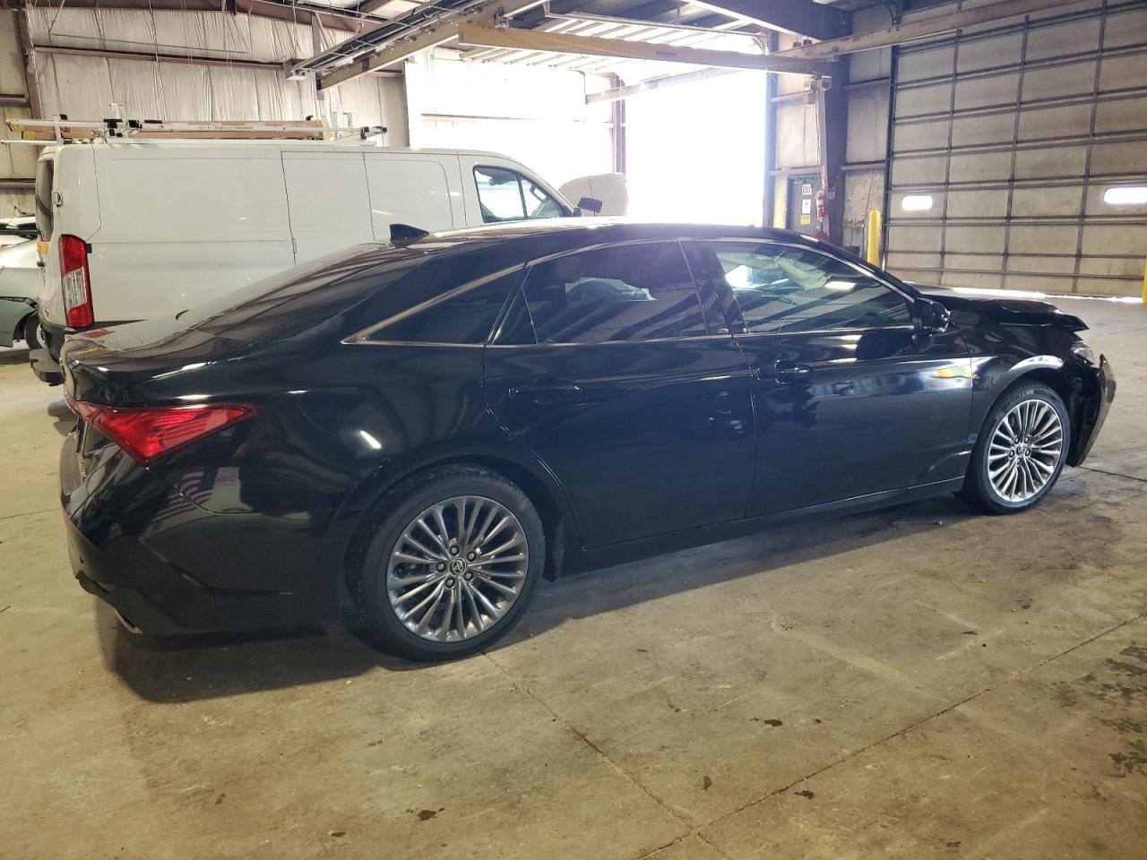 2022 Toyota Avalon Limited - Фото 3