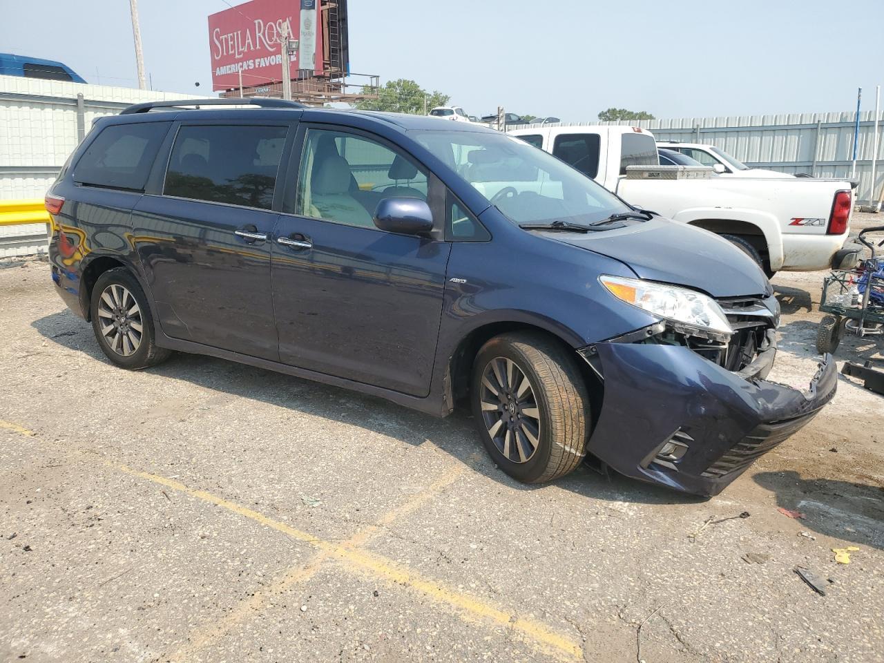 2018 Toyota Sienna Xle - Фото 4