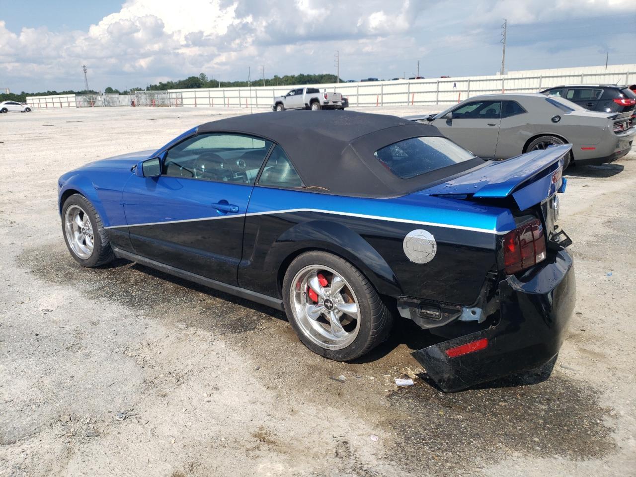 2006 Ford Mustang - Фото 2