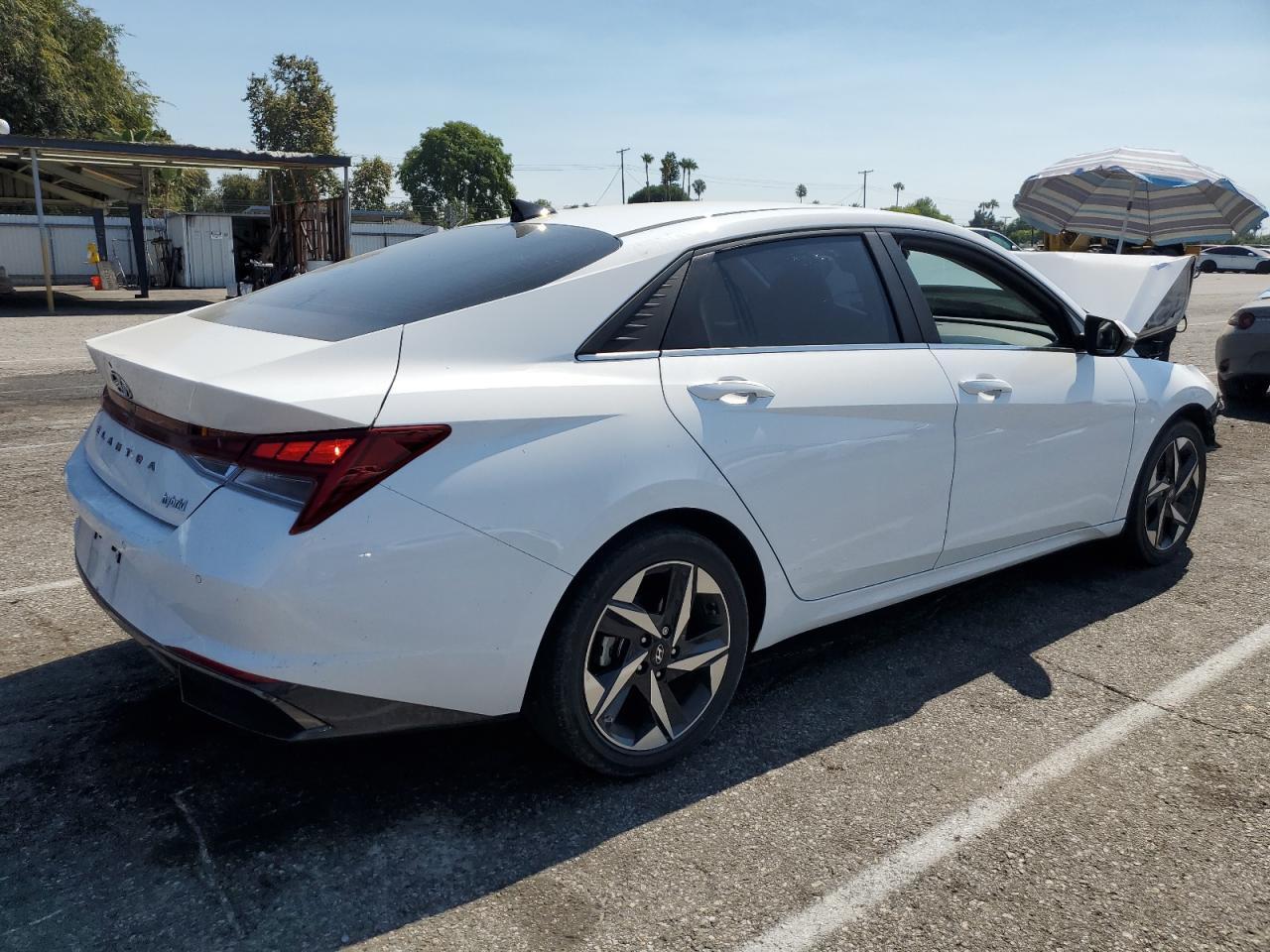 2023 Hyundai Elantra Limited - Image 3