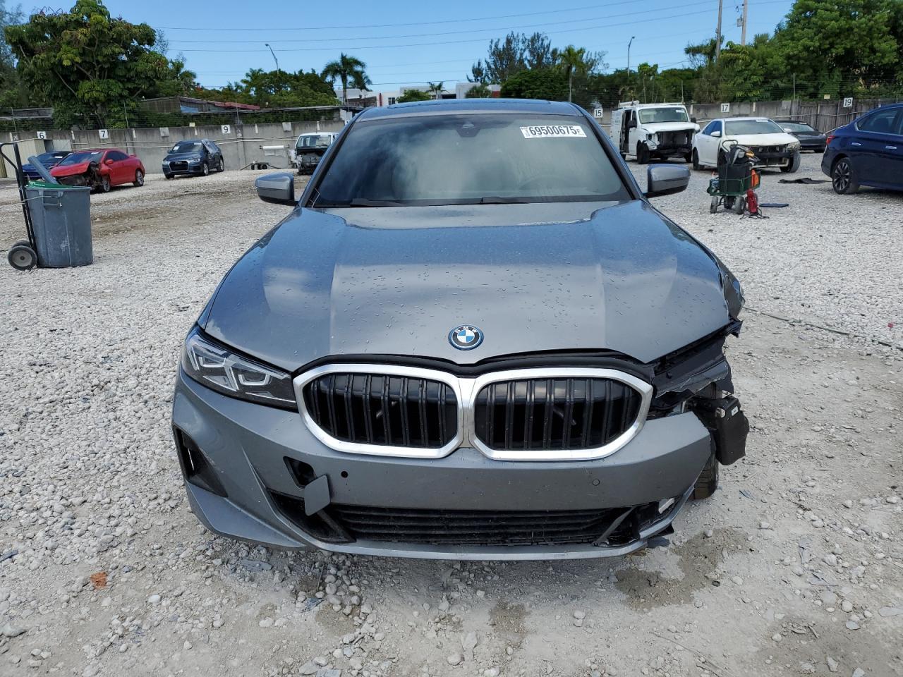2024 BMW 330E - Фото 5