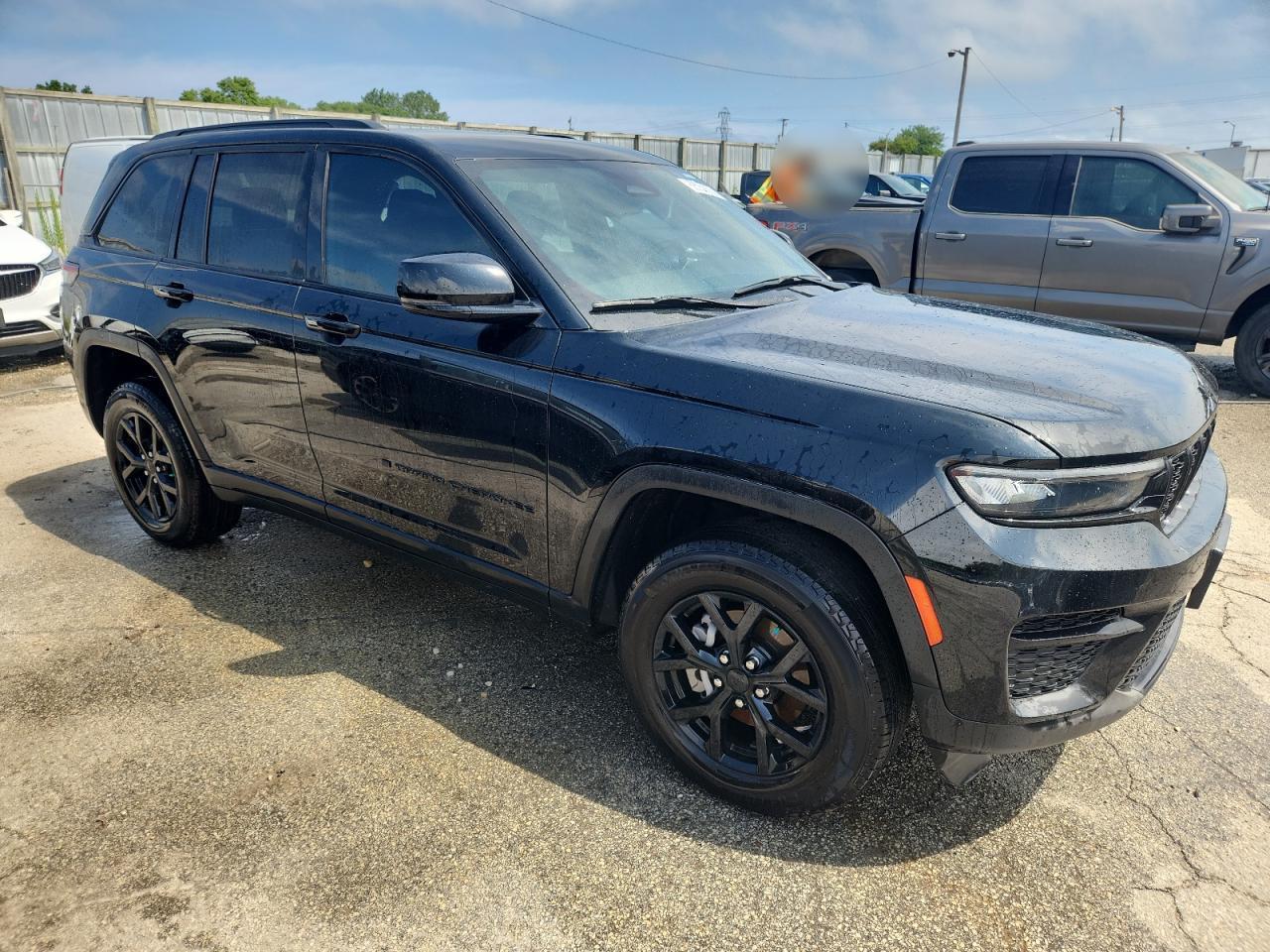 2024 Jeep Grand Cherokee Laredo - Image 4