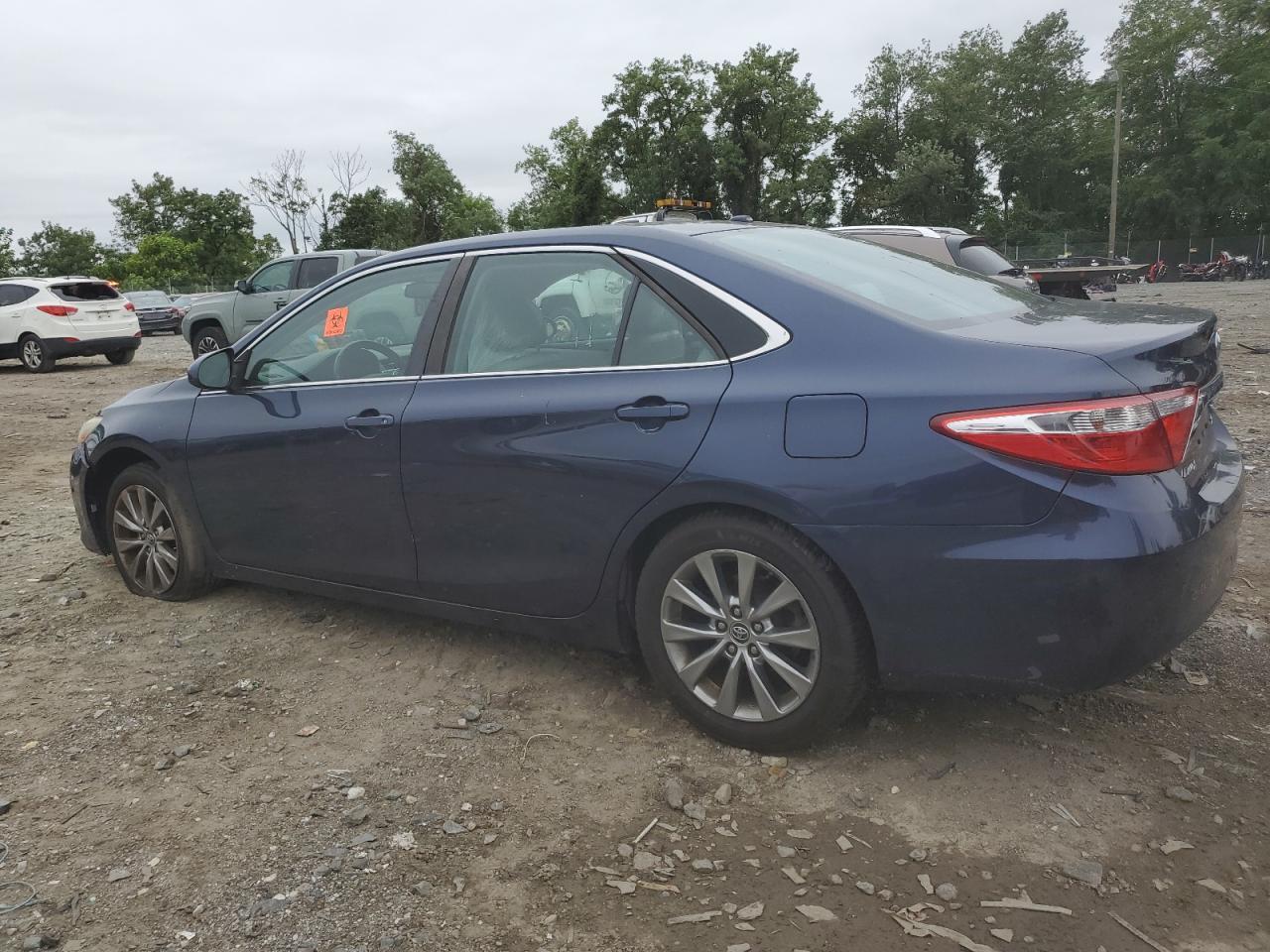 2015 Toyota Camry Le - Фото 2