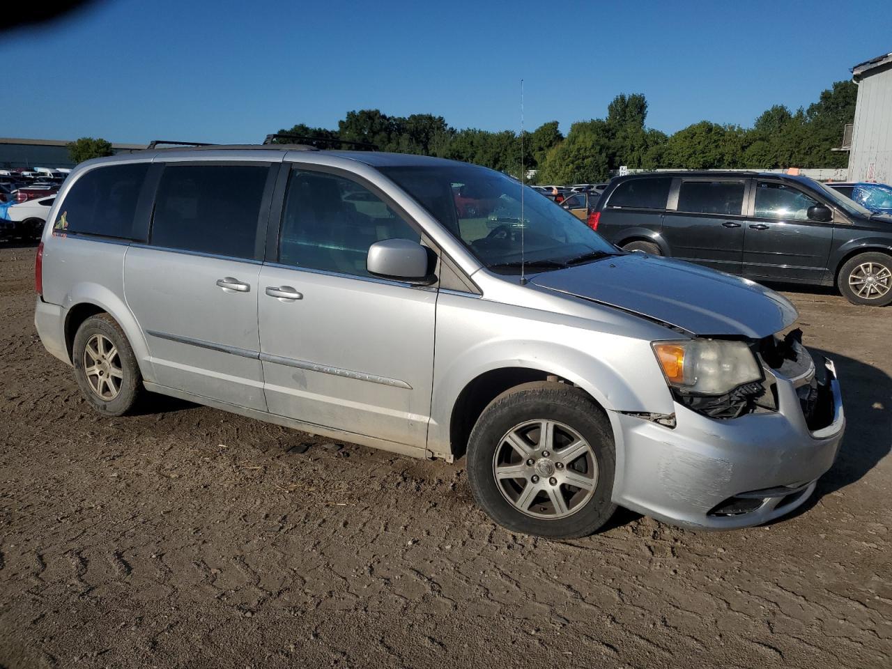 2012 Chrysler Town & Country Touring - Фото 4