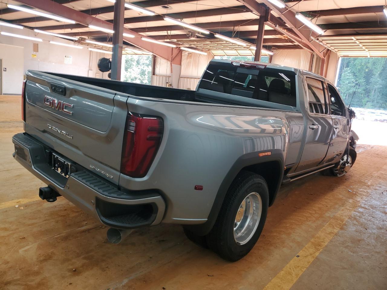 2025 GMC Sierra K3500 Denali - Фото 3