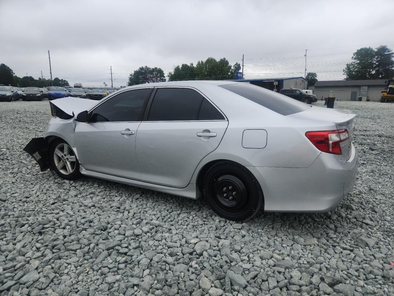 2014 Toyota Camry L - Image 2