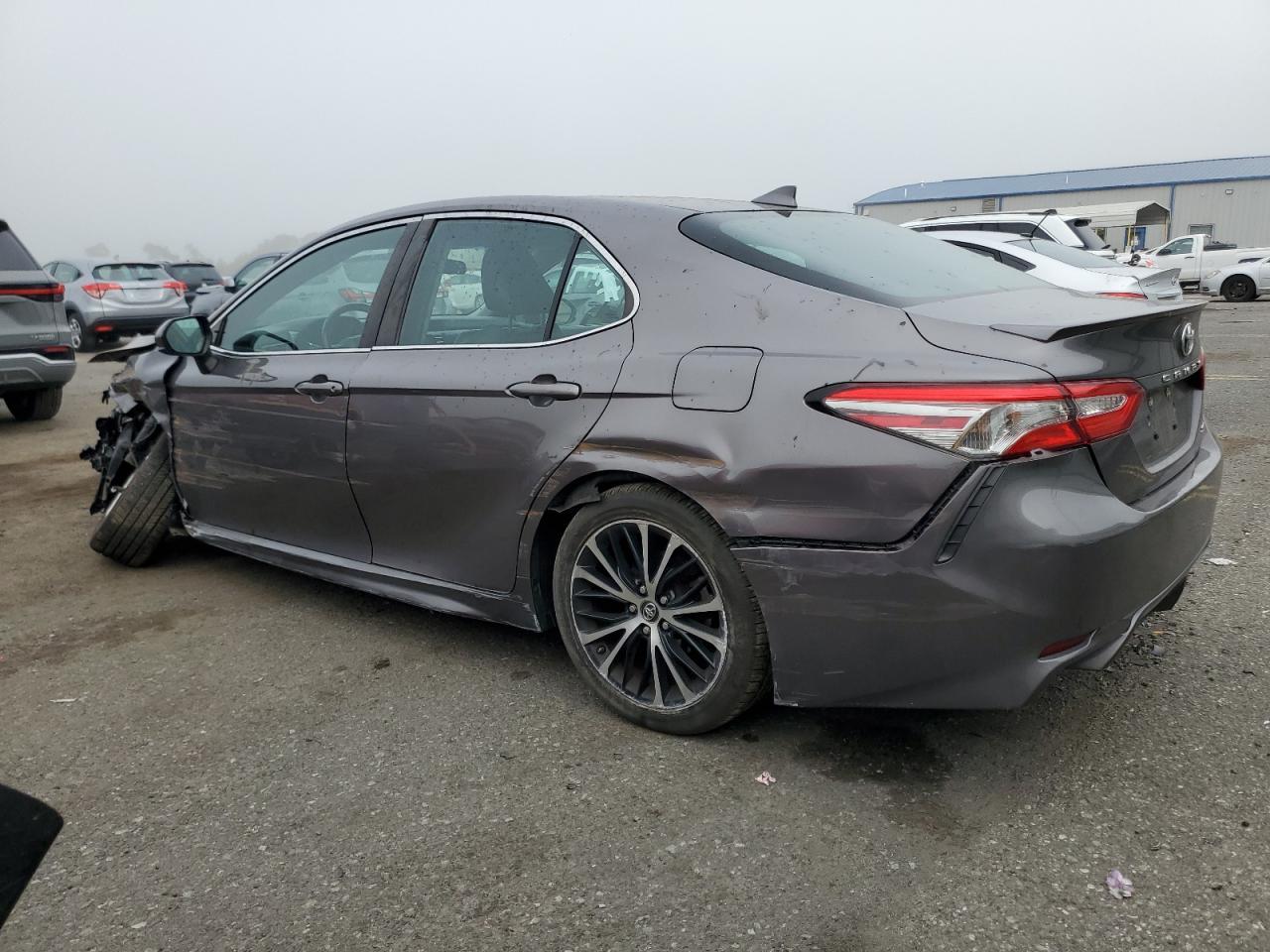 2019 Toyota Camry L - Фото 2