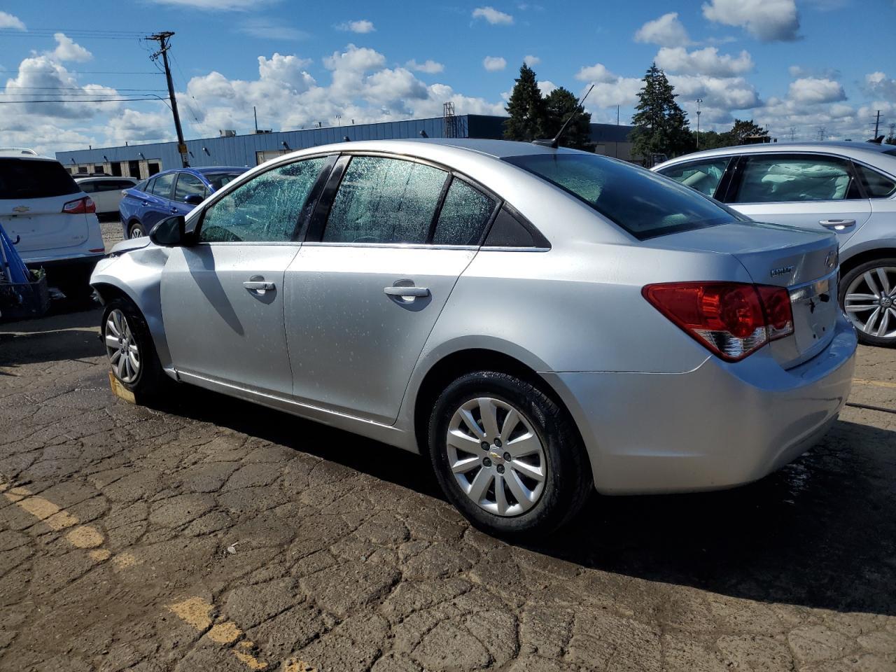 2011 Chevrolet Cruze Ls - Фото 2