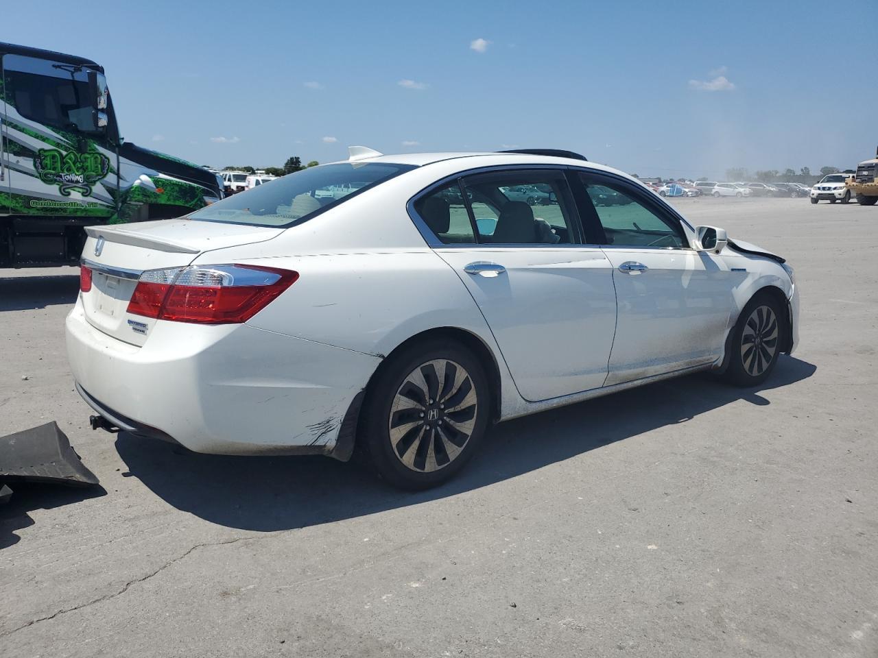 2015 Honda Accord Touring Hybrid - Image 3