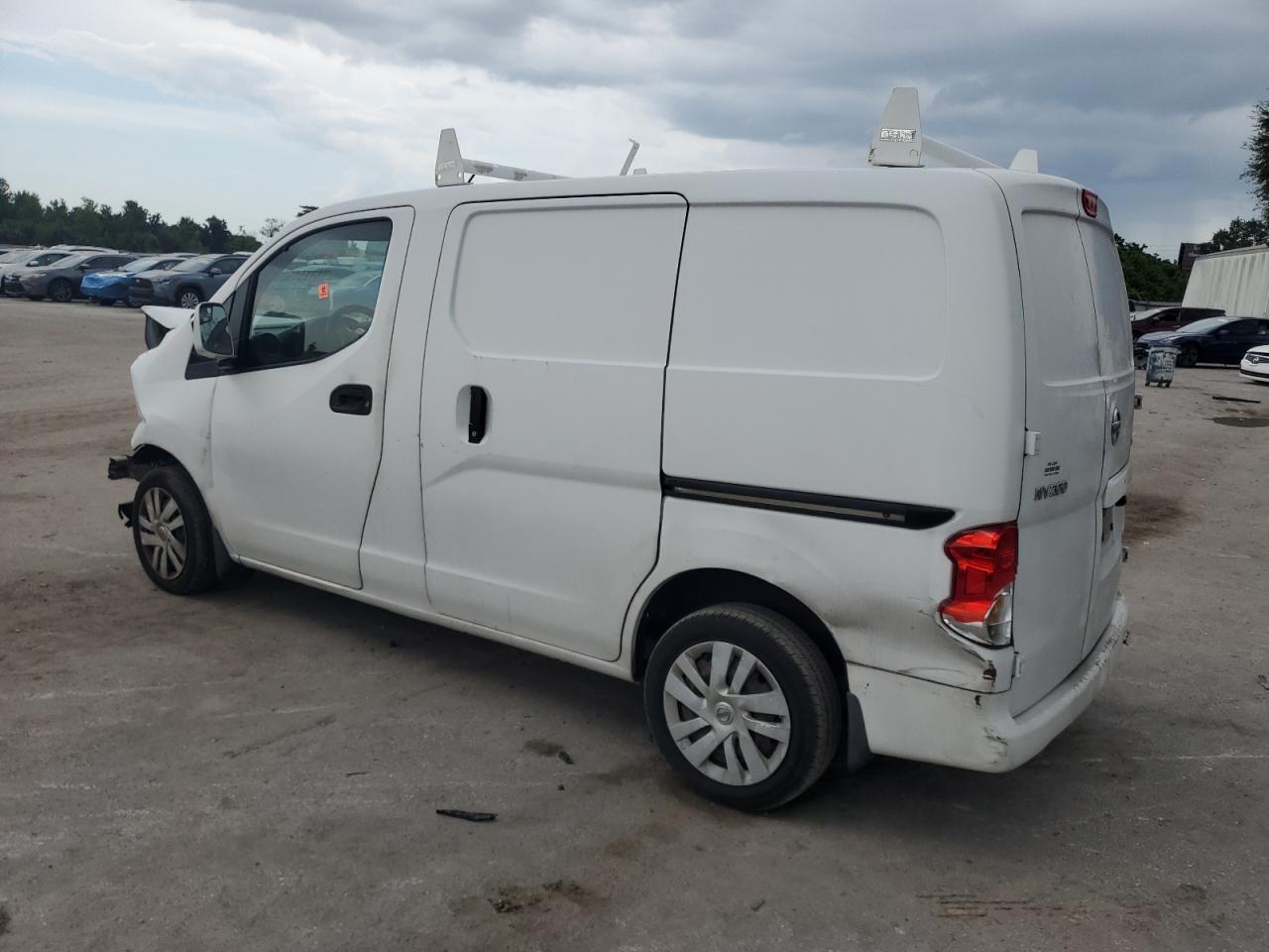 2017 Nissan Nv200 2.5S - Фото 2