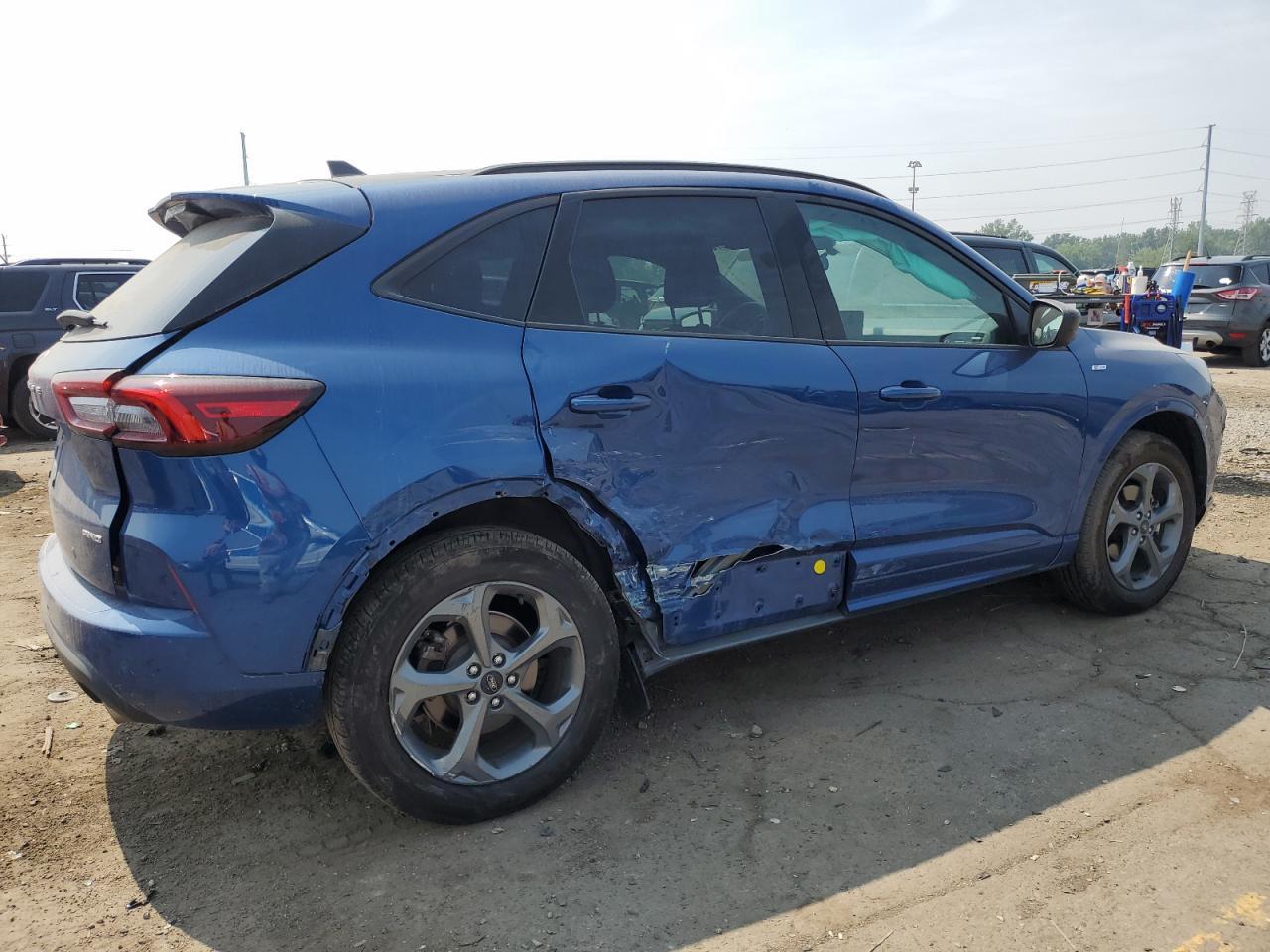 2023 Ford Escape St Line - Image 3