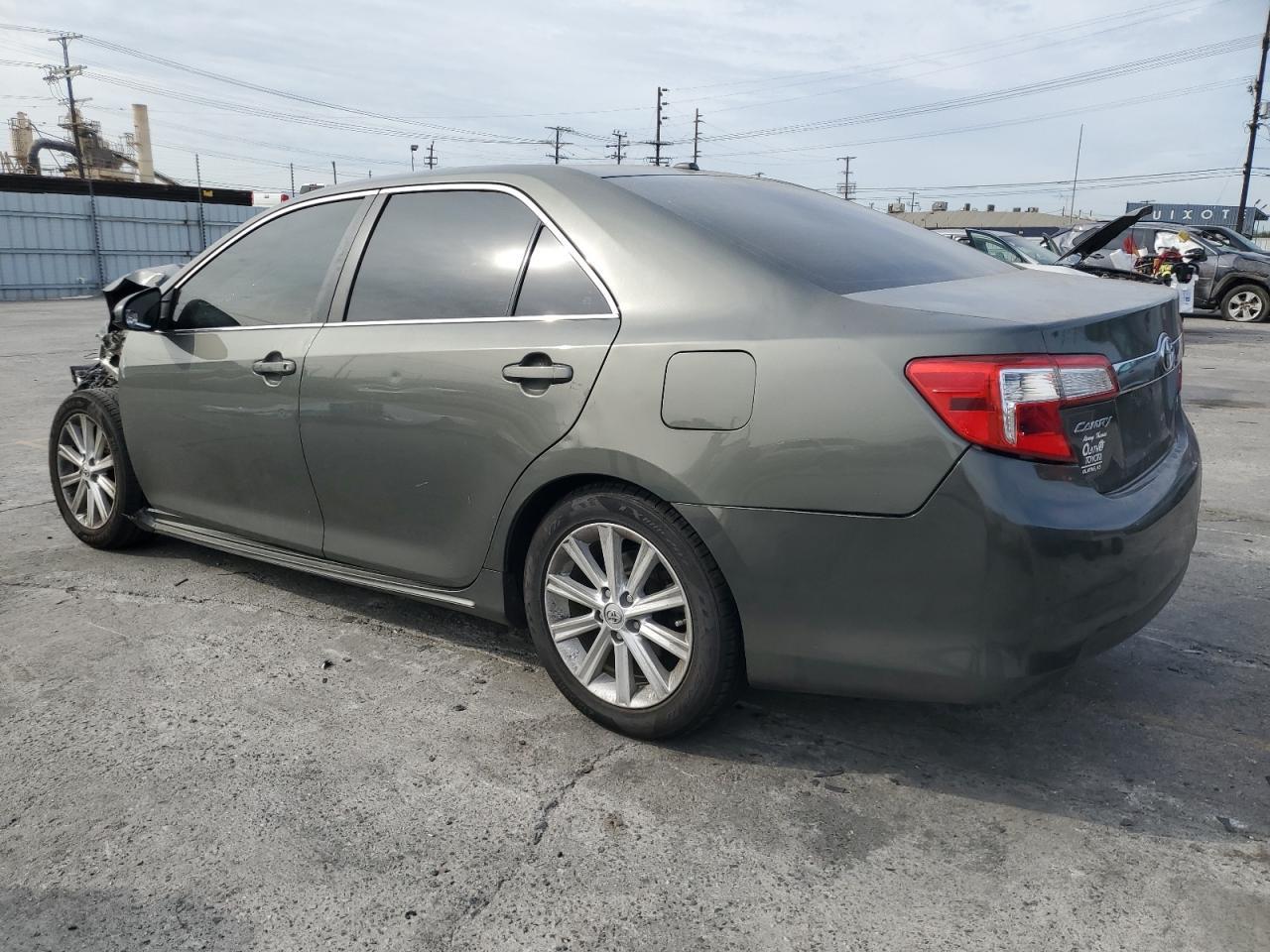 2013 Toyota Camry Hybrid - Image 2