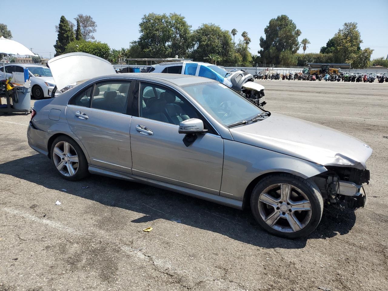 2011 Mercedes-Benz C 300 - Фото 4