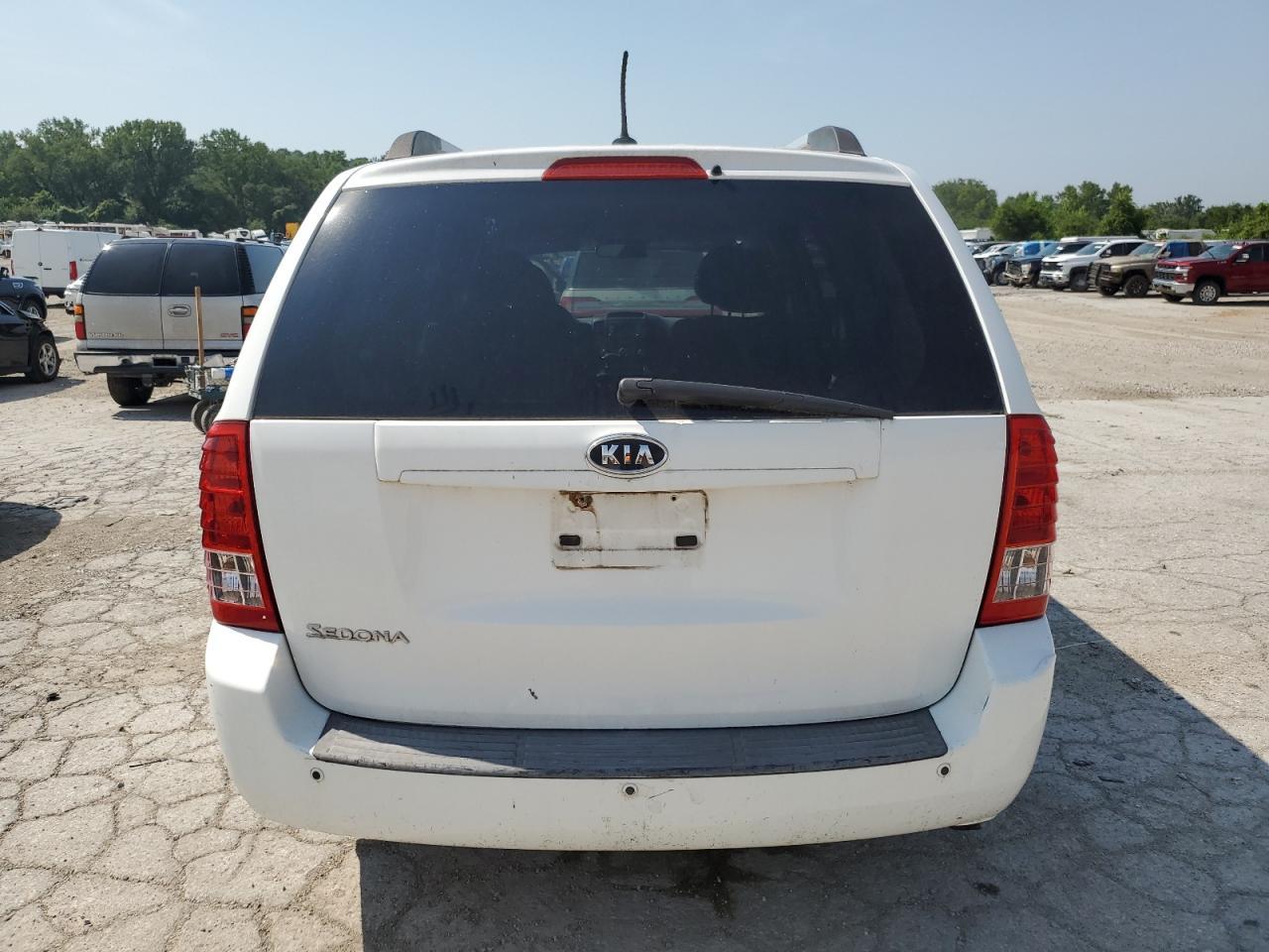 2011 Kia Sedona Lx - Image 6