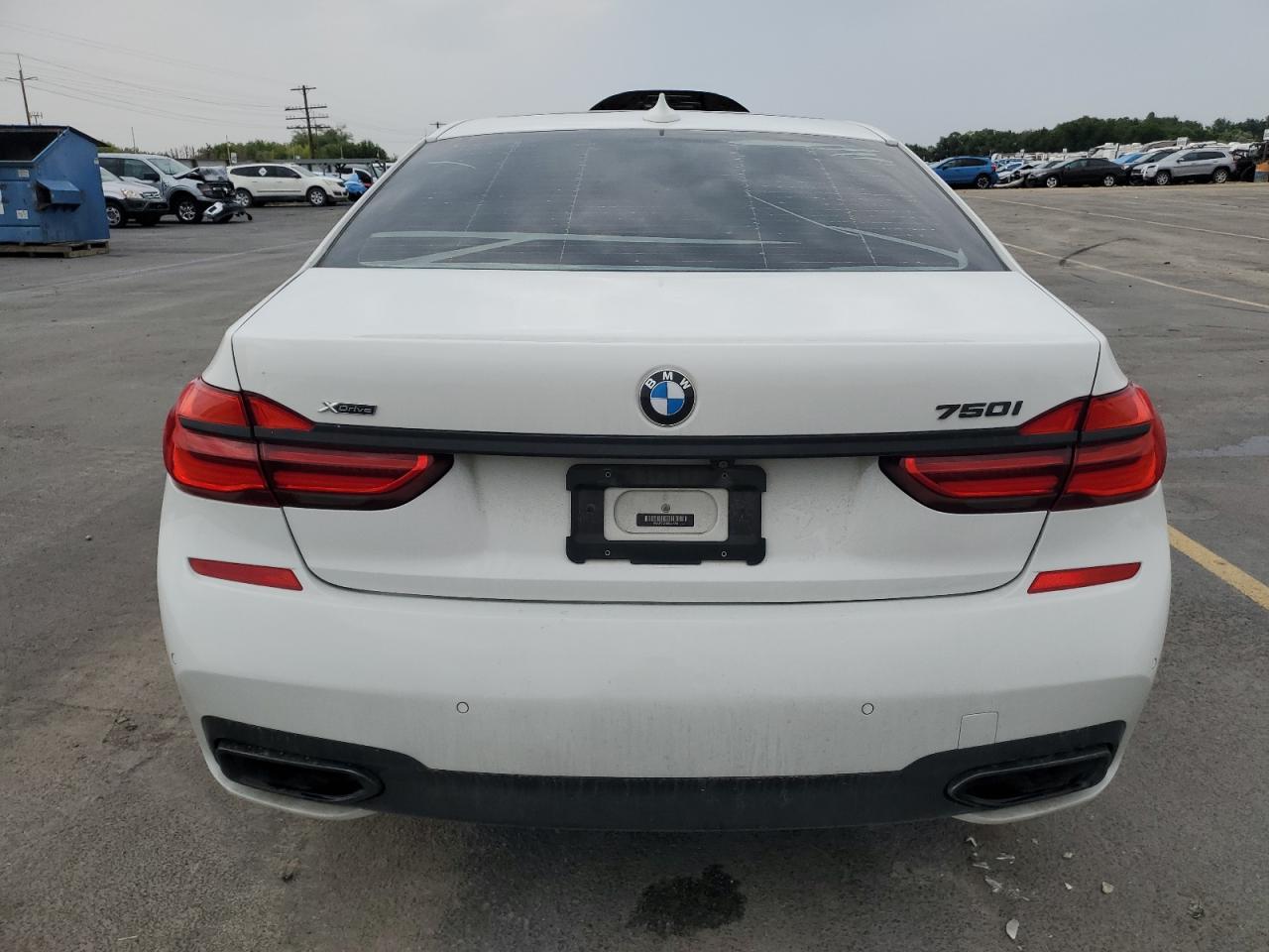 2016 BMW 750 Xi - Image 6