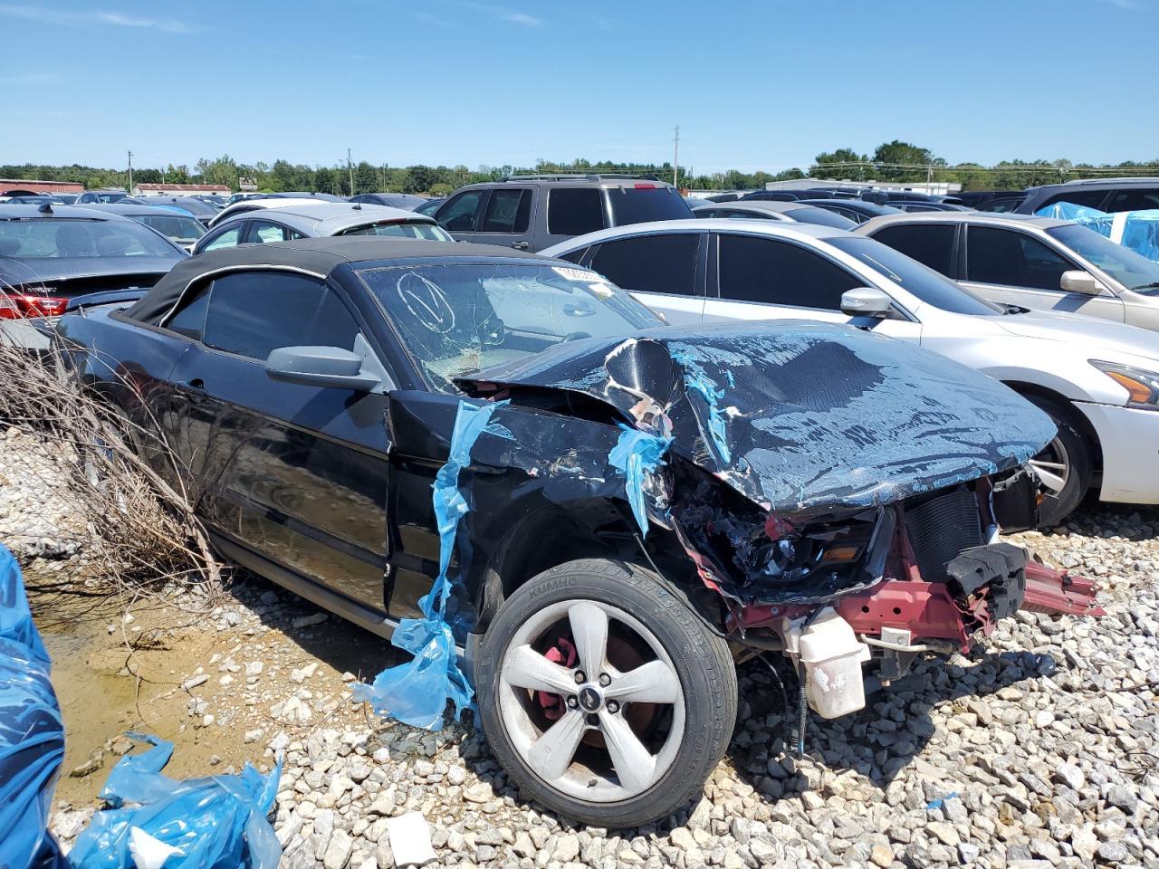 2010 Ford Mustang - Image 4