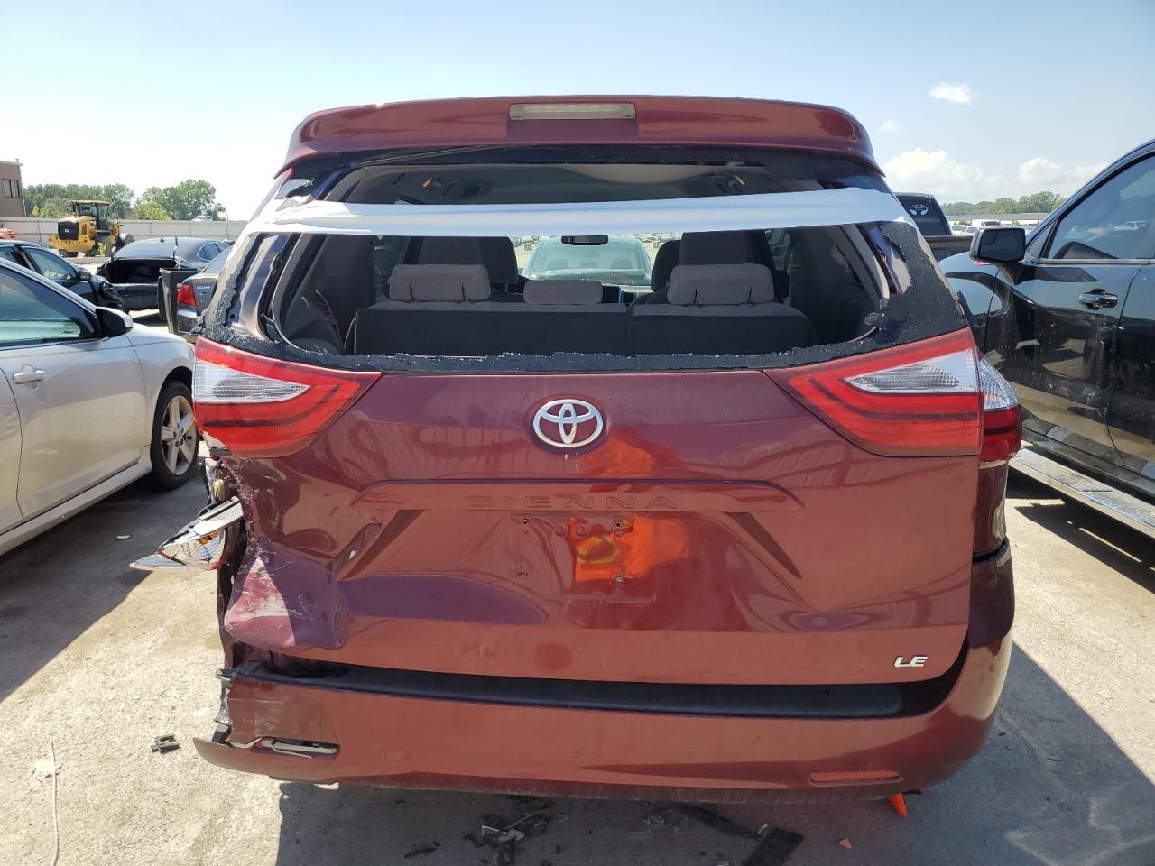2017 Toyota Sienna Le - Фото 6
