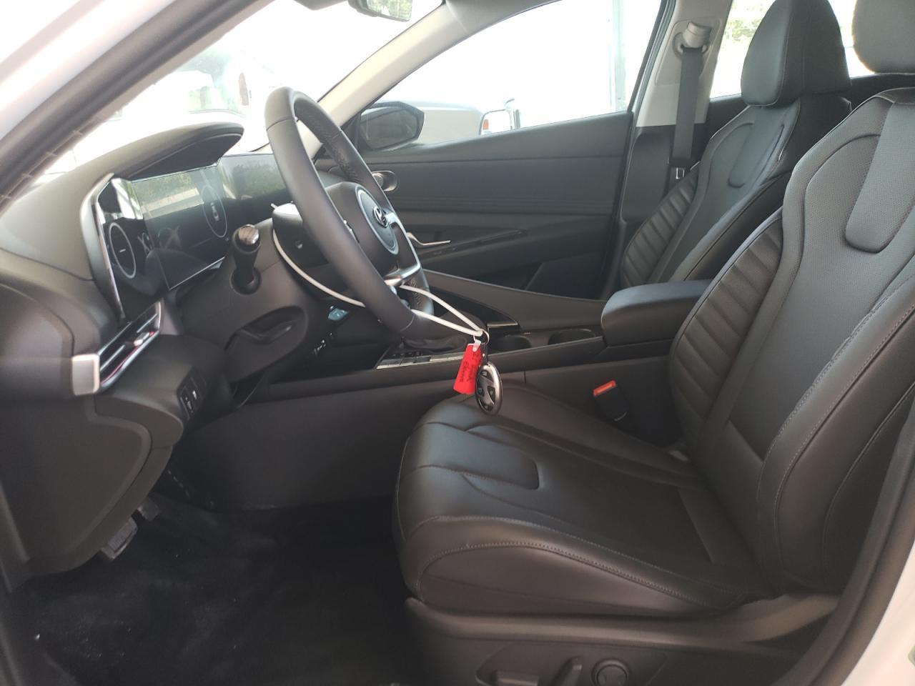 2025 Hyundai Elantra Limited - Image 7