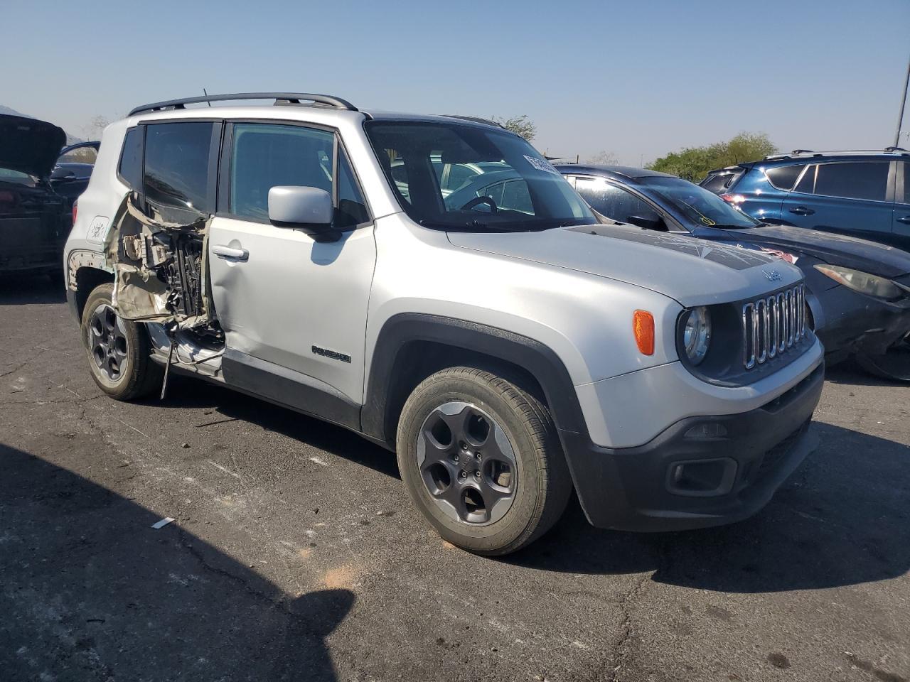 2015 Jeep Renegade Latitude - Image 4