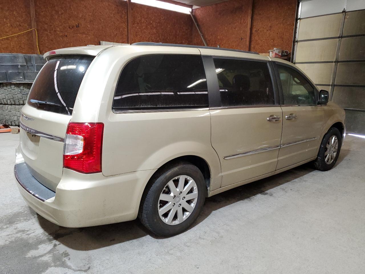 2011 Chrysler Town & Country Touring L - Image 3