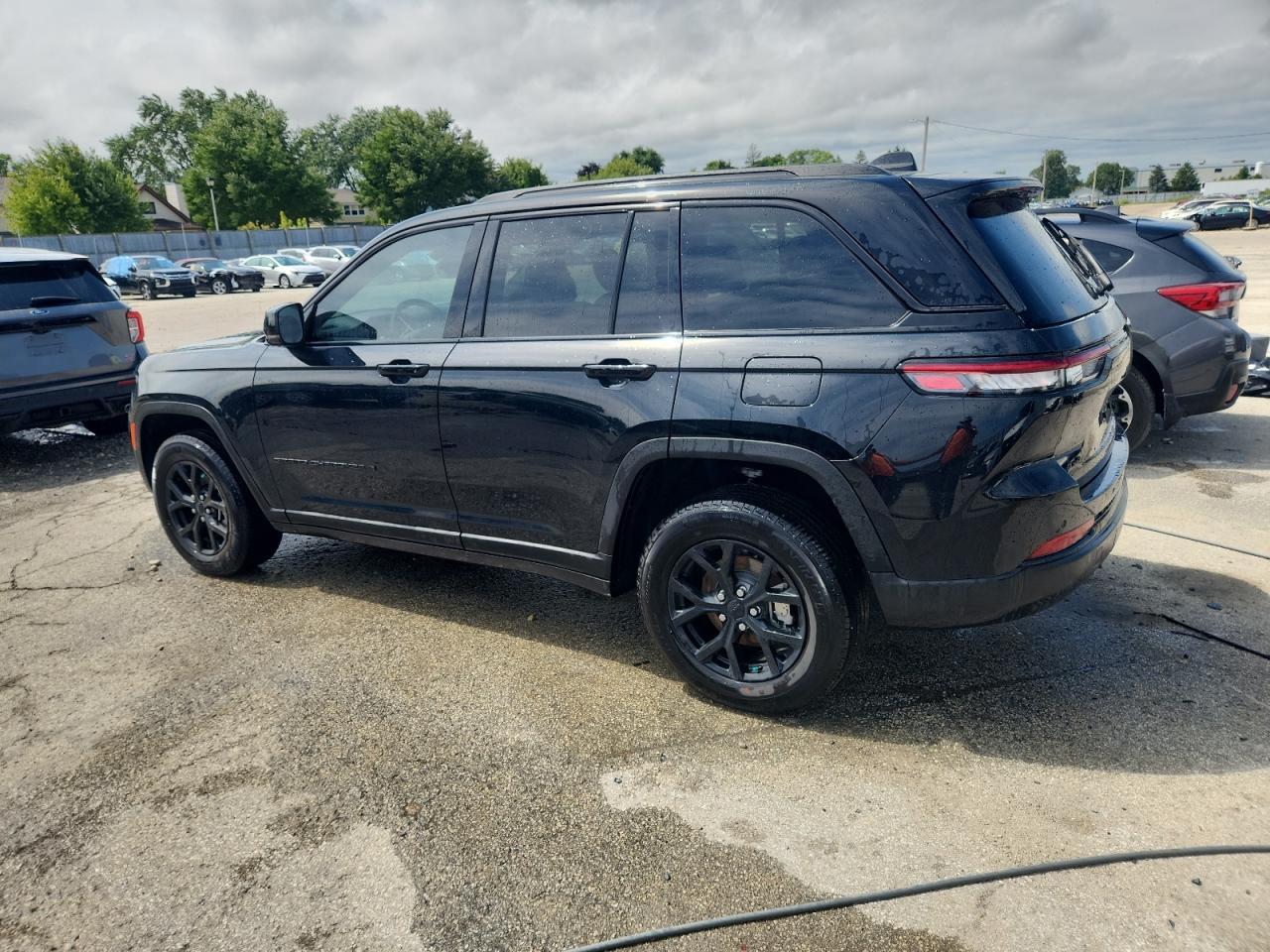 2024 Jeep Grand Cherokee Laredo - Image 2