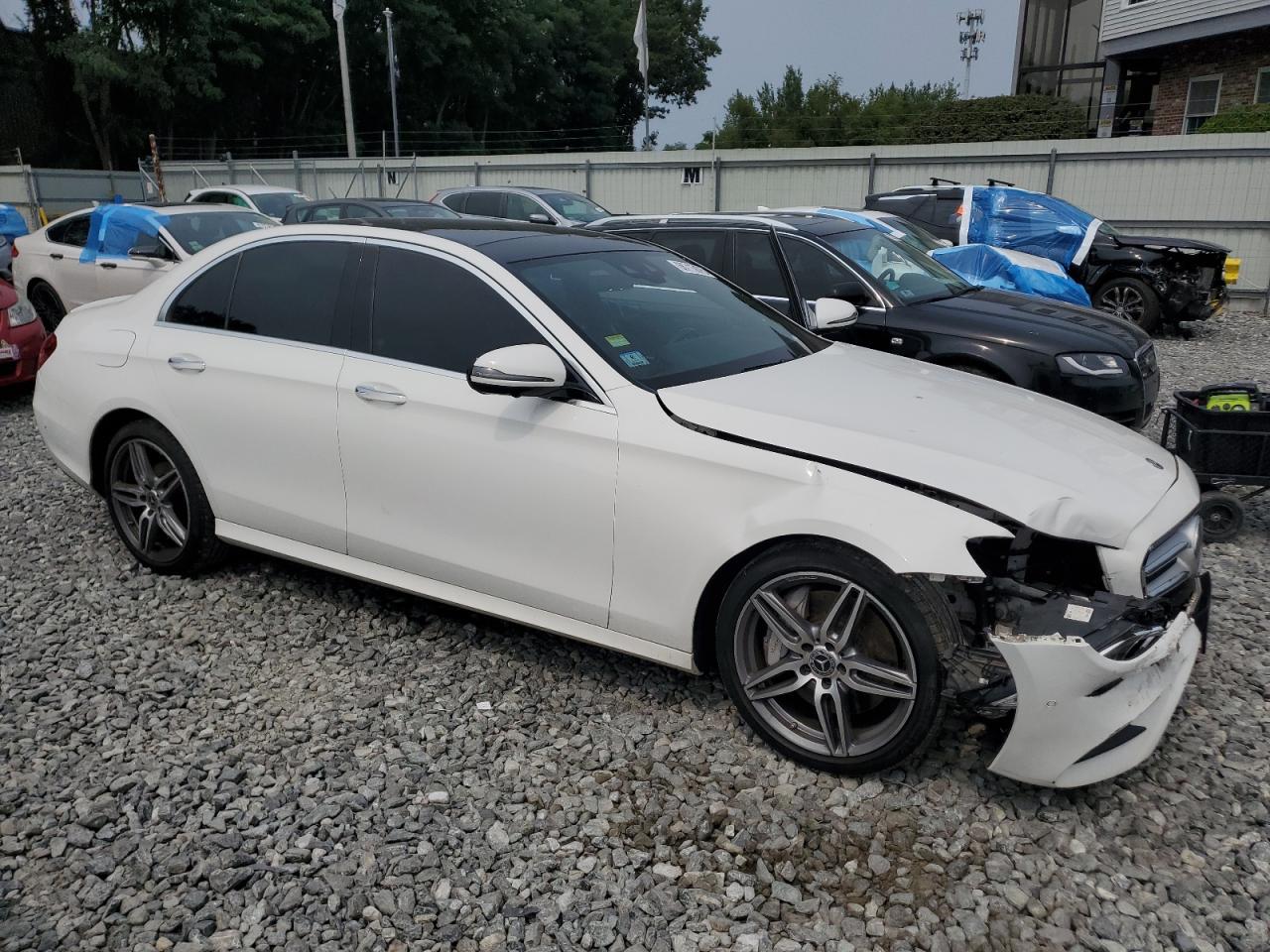 2018 Mercedes-Benz E 300 4Matic - Фото 4
