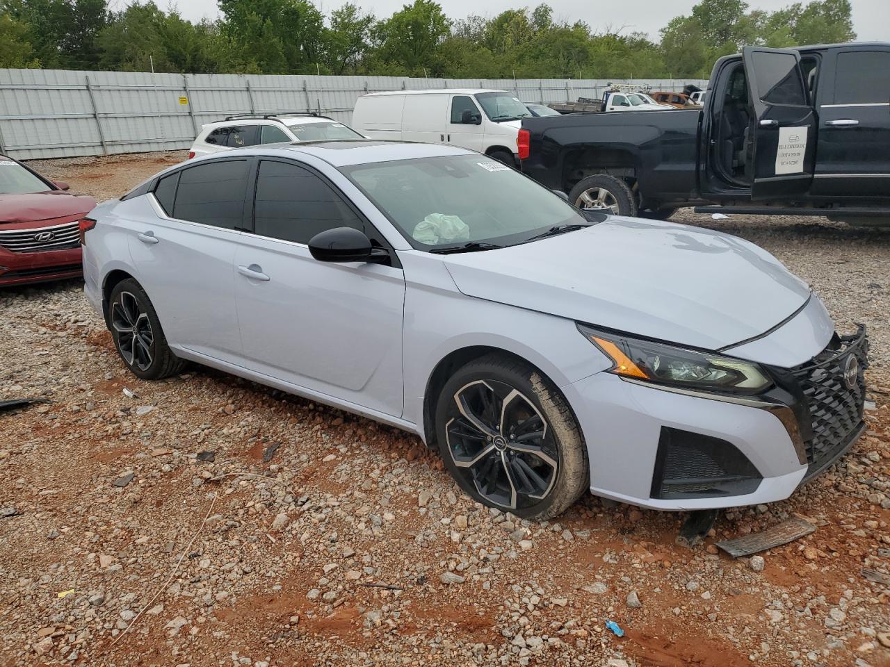 2024 Nissan Altima Sr - Фото 4
