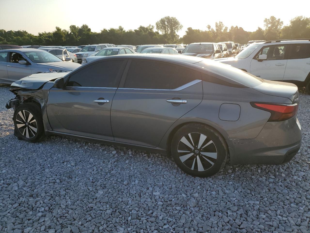 2021 Nissan Altima S - Фото 2