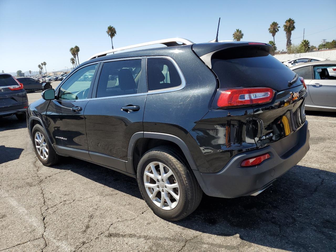 2016 Jeep Cherokee Latitude - Фото 2