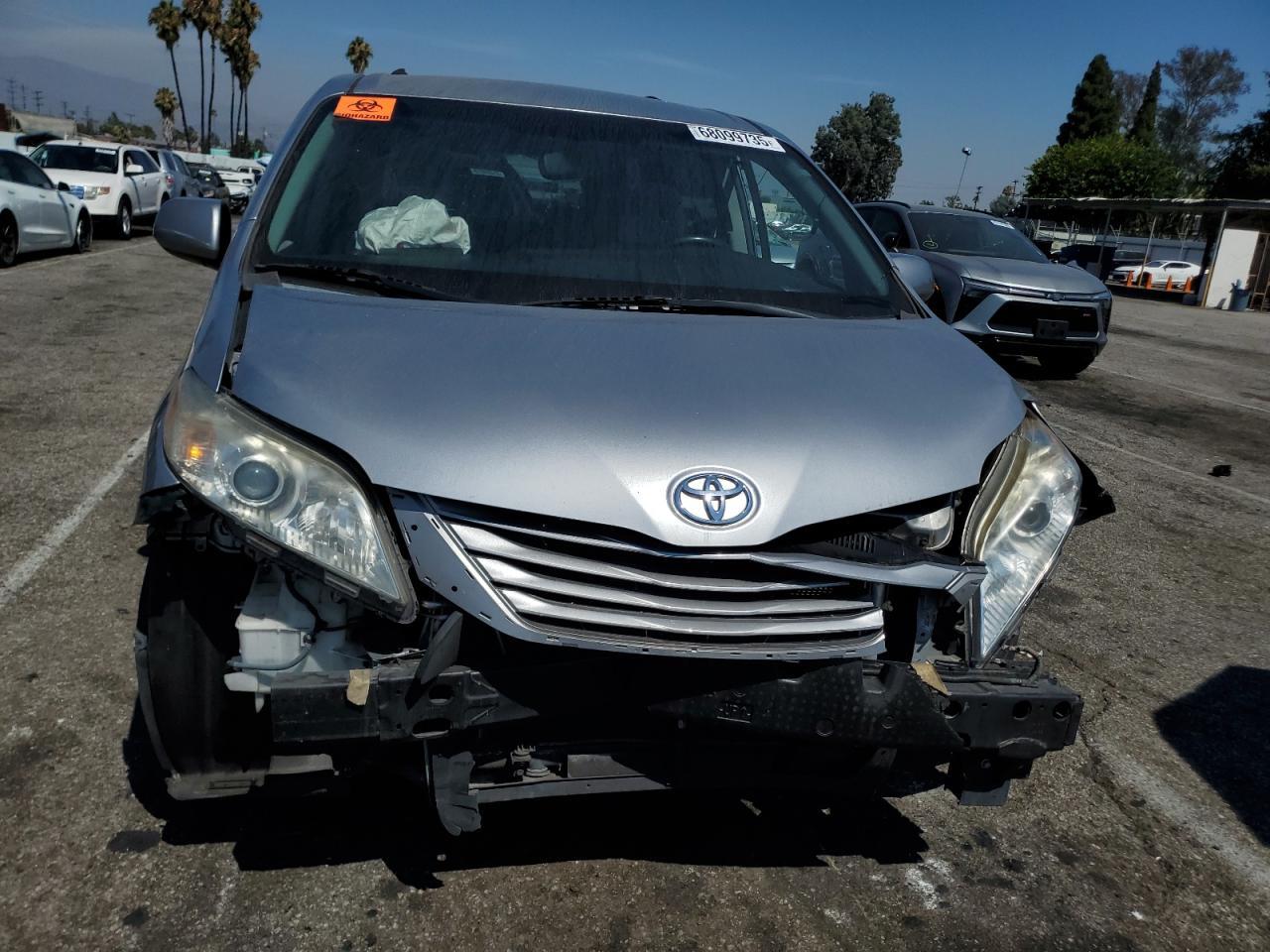 2015 Toyota Sienna Le - Фото 5