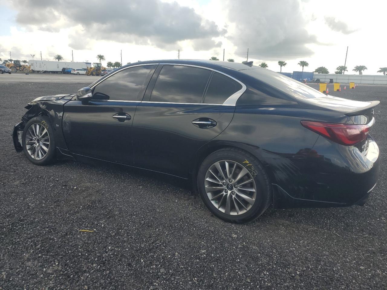 2019 Infiniti Q50 Luxe - Image 2