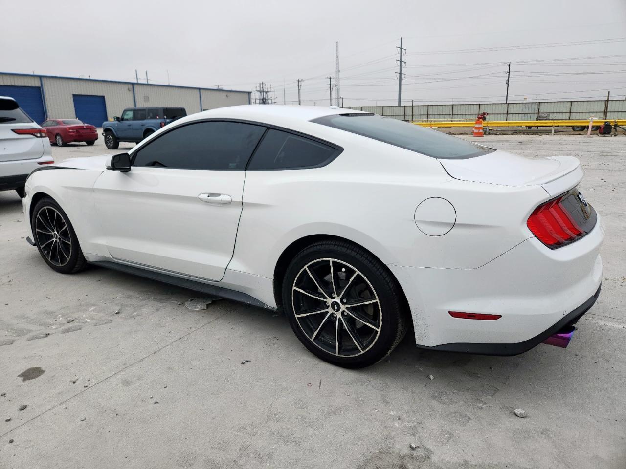 2020 Ford Mustang - Фото 2