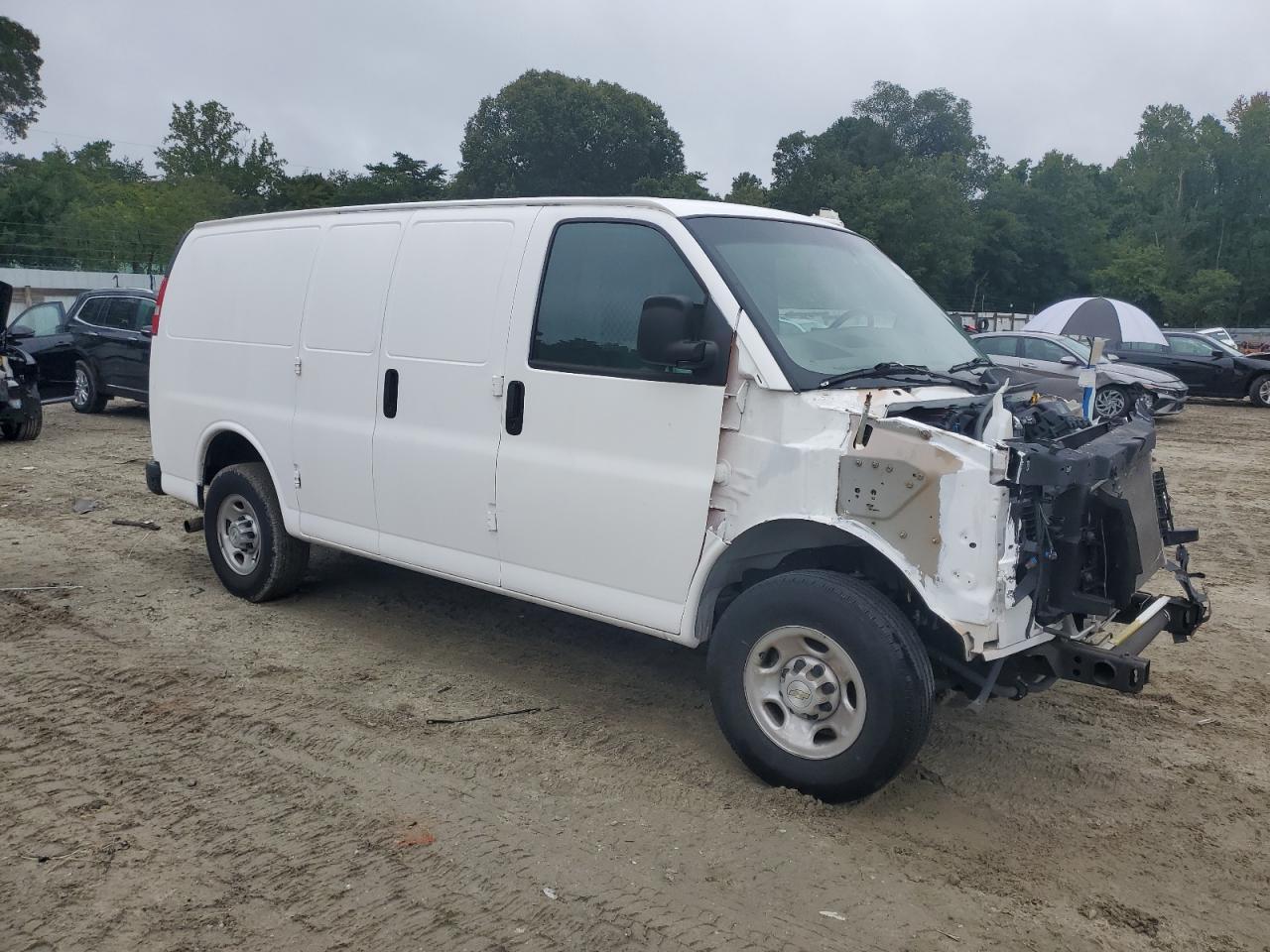 2022 Chevrolet Express G2500 - Фото 4