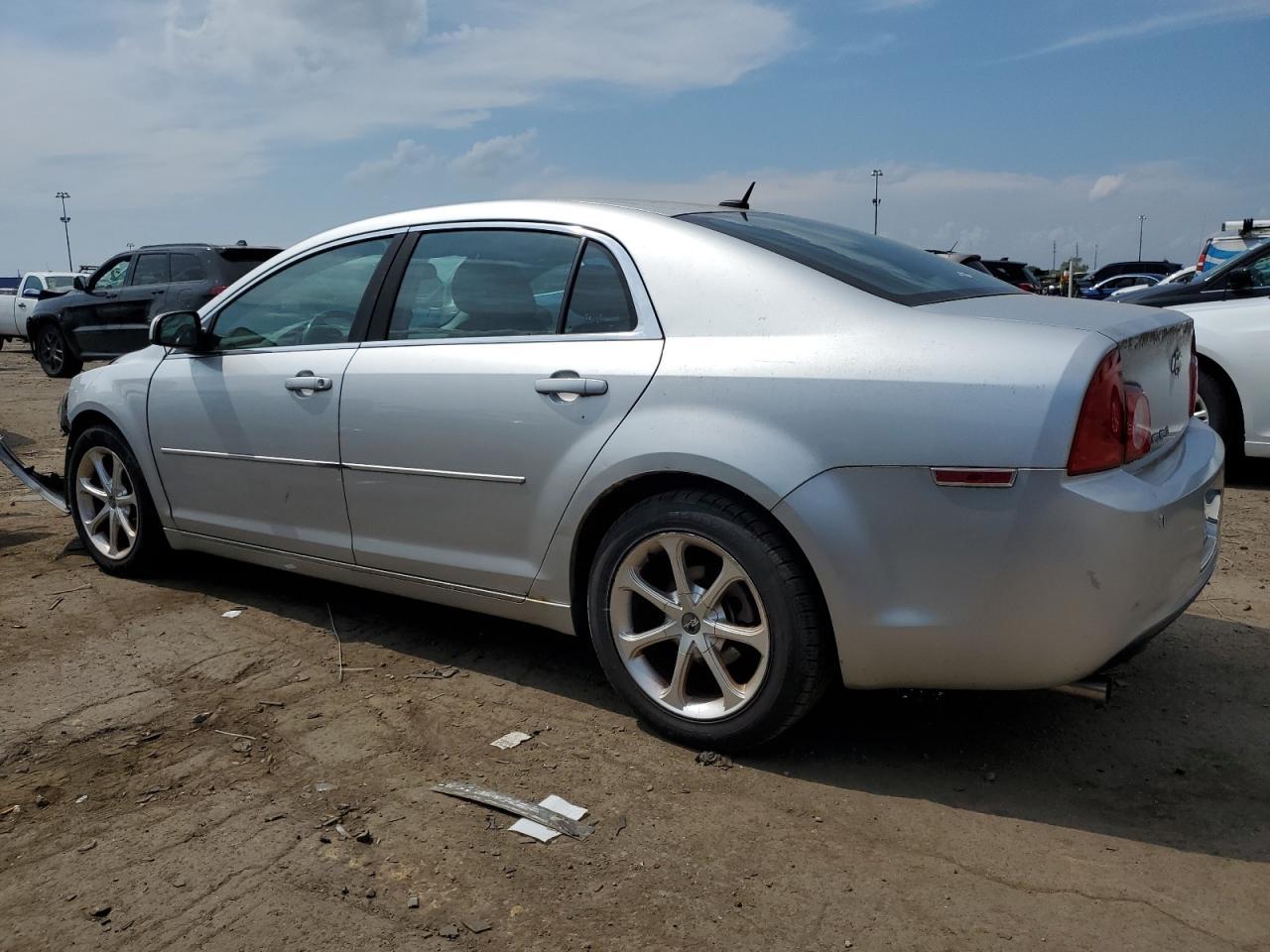 2010 Chevrolet Malibu 2Lt - Image 2