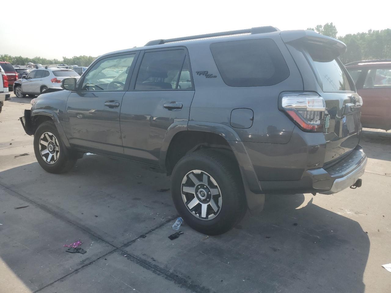 2020 Toyota 4Runner Sr5/Sr5 Premium - Image 2