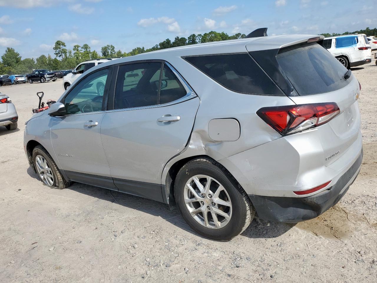 2022 Chevrolet Equinox Lt - Image 2