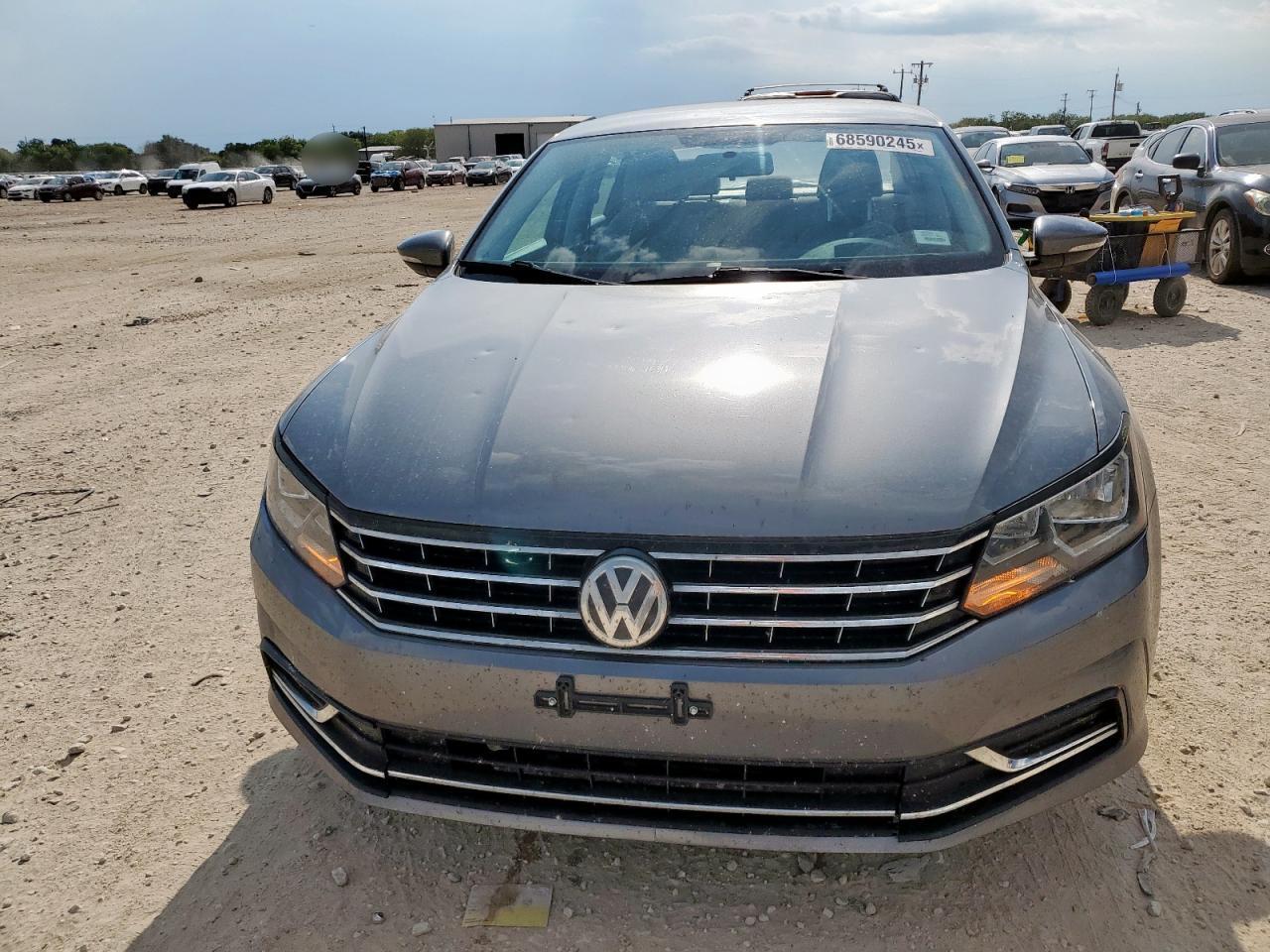 2017 Volkswagen Passat S - Фото 5