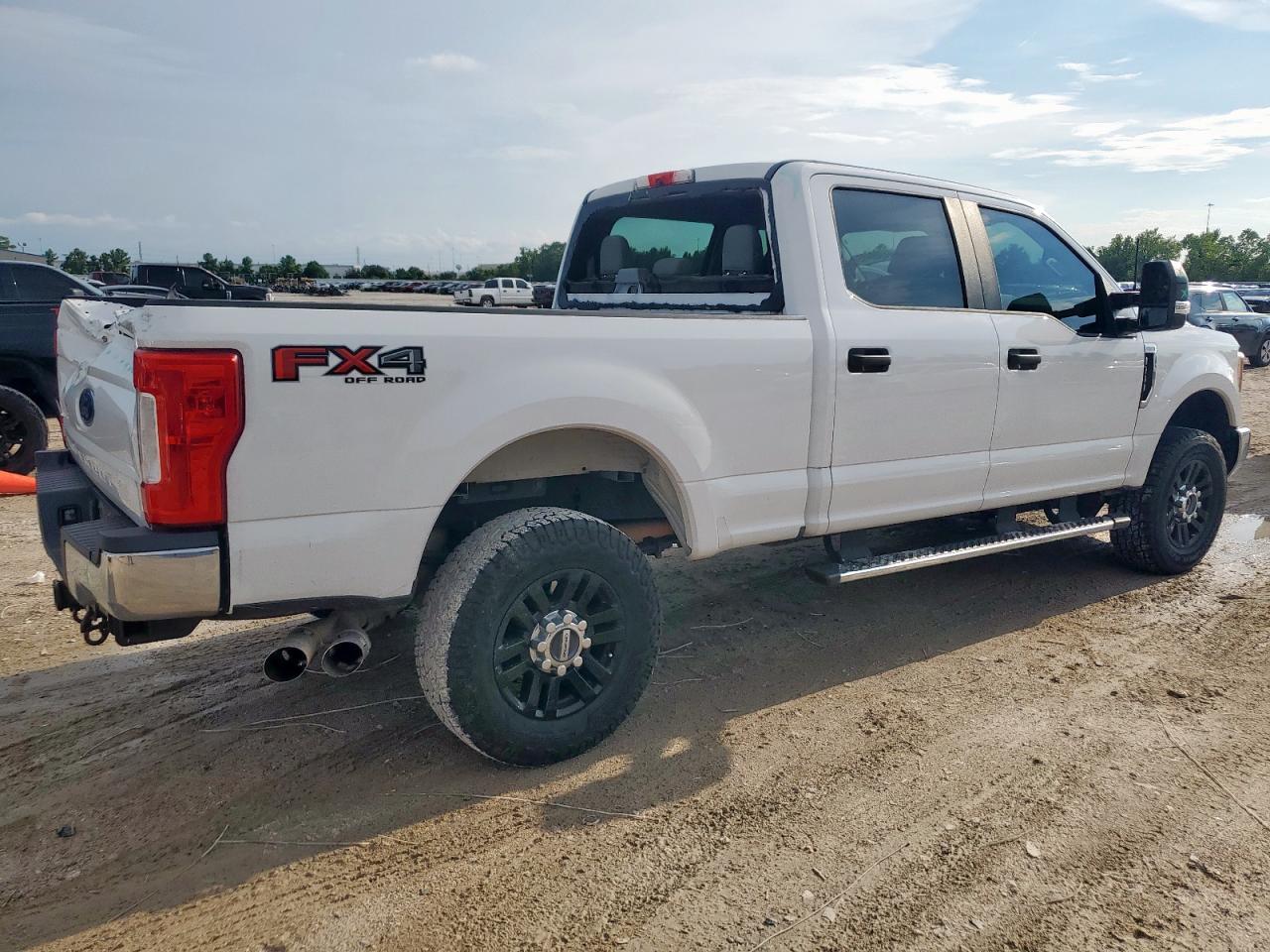 2017 Ford F250 Super Duty - Фото 3