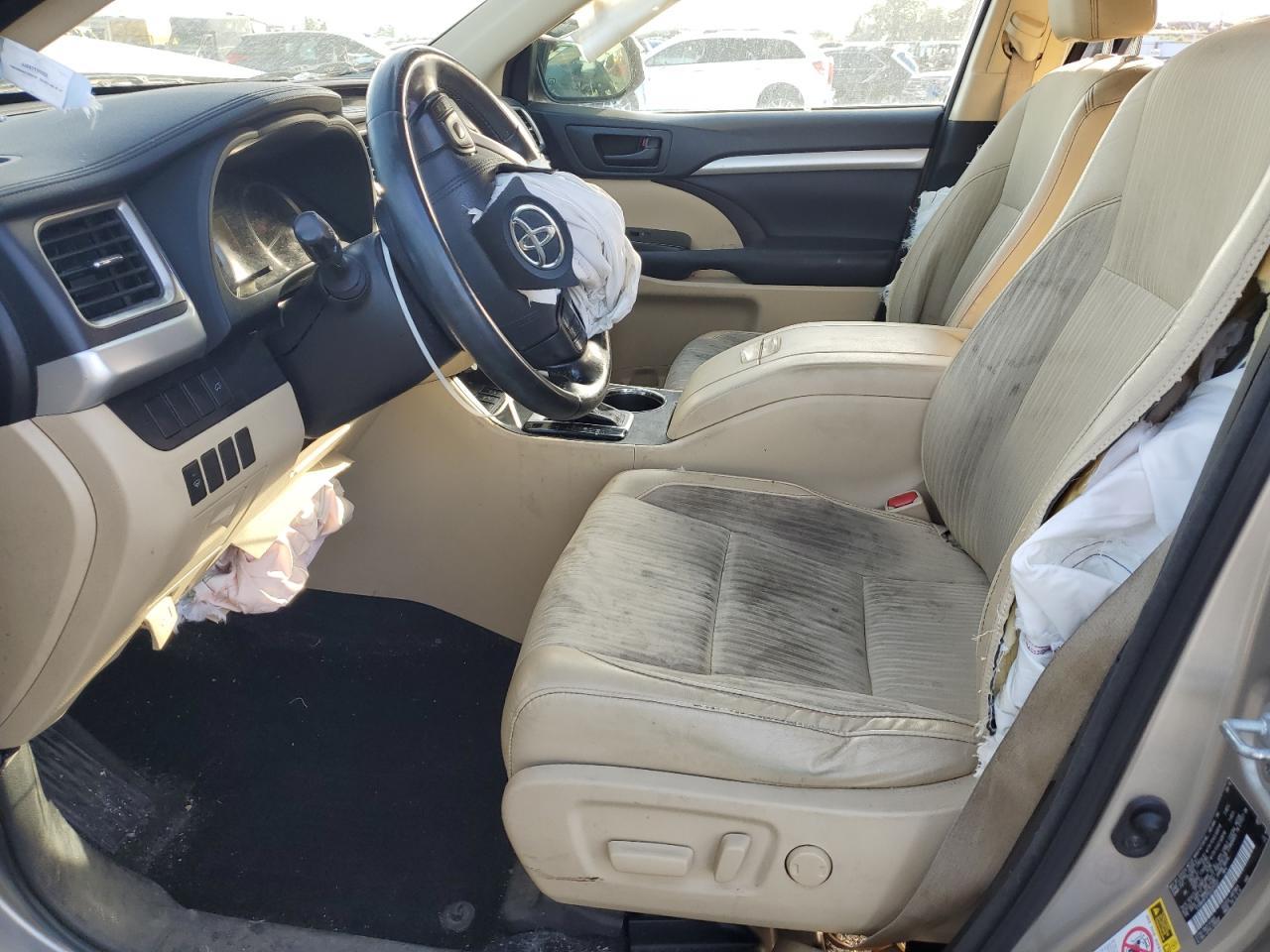 2016 Toyota Highlander Le - Image 7