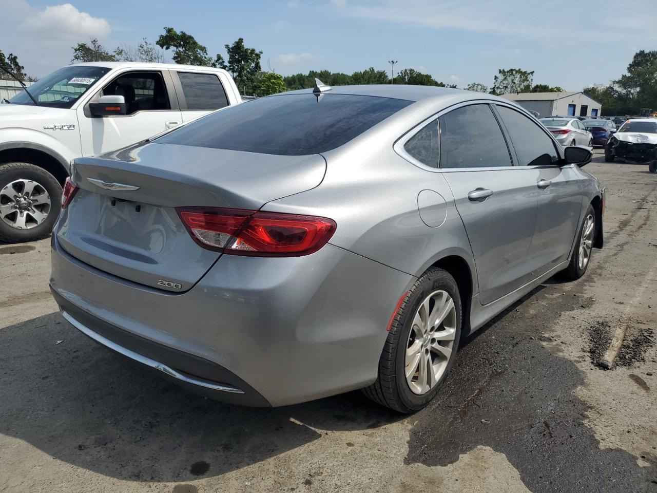 2016 Chrysler 200 Limited - Фото 3