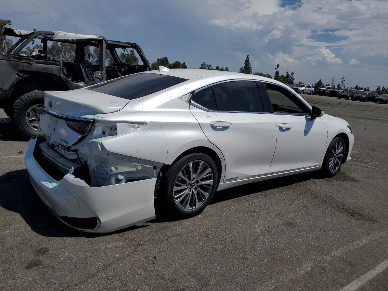 2021 Lexus Es 300H - Image 3