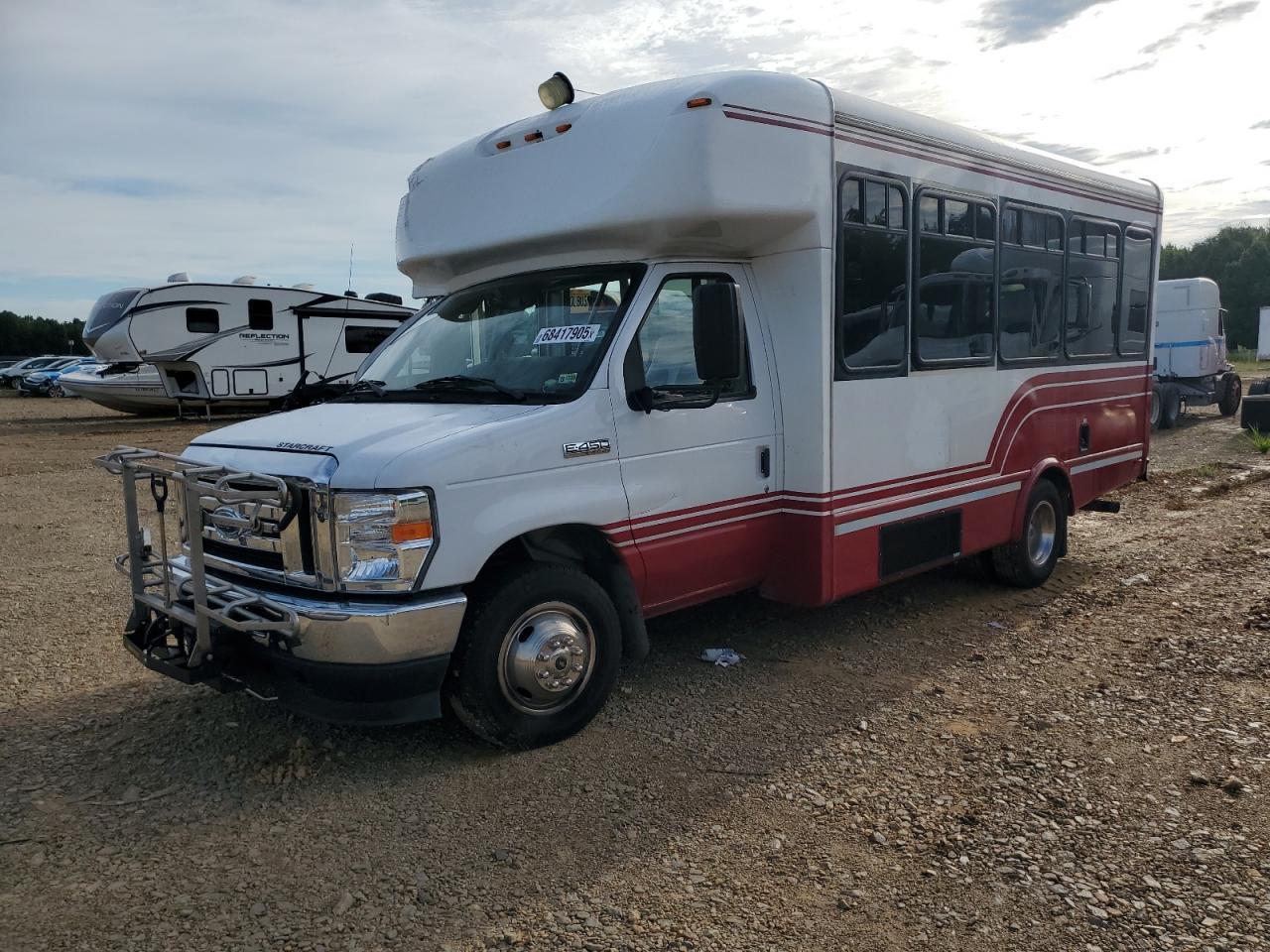 2021 Ford Econoline E450 Super Duty Cutaway Van - Image 2